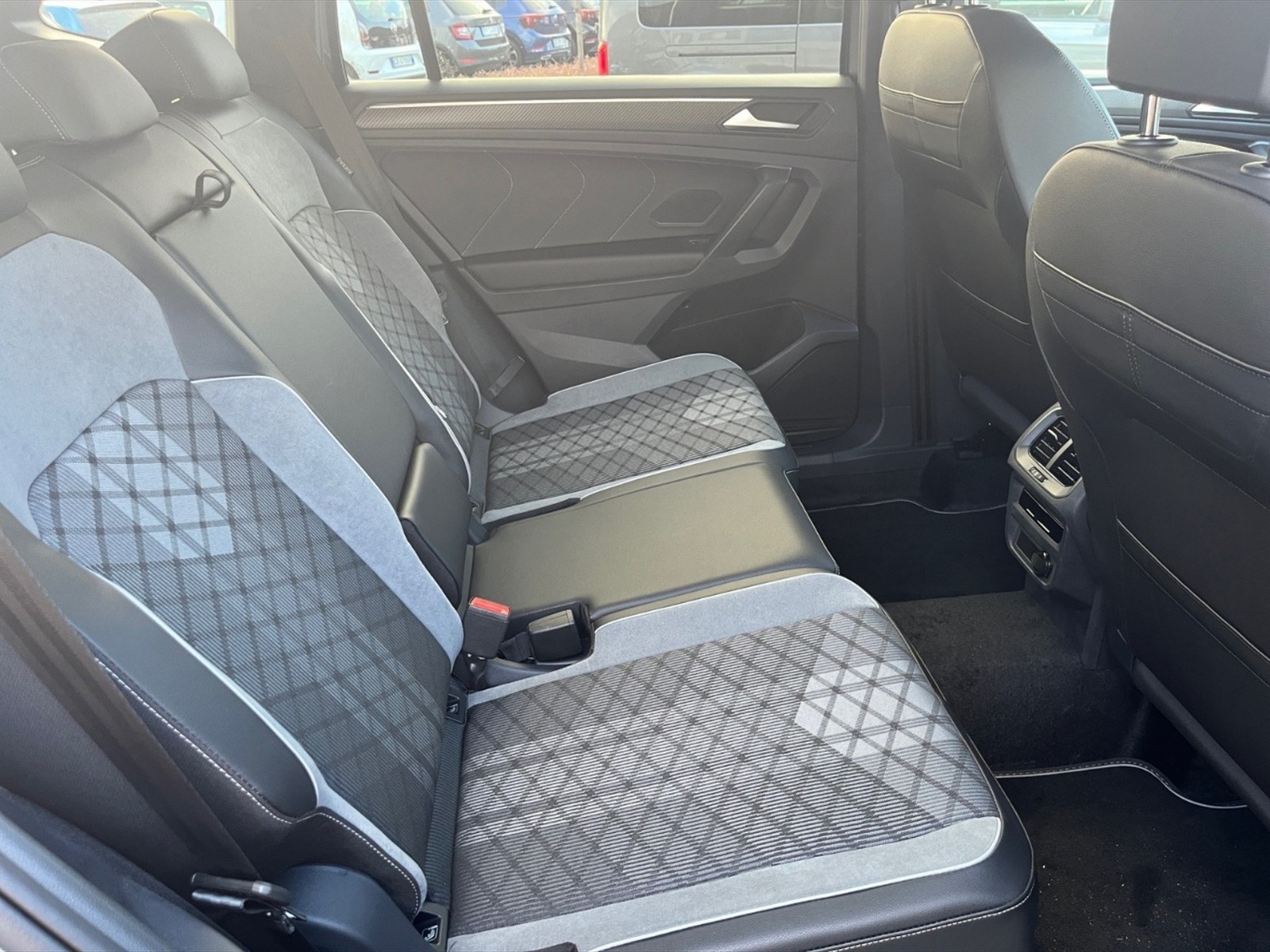 Volkswagen Tiguan allspace 2.0 tdi r-line 4motion 200cv 7p.ti dsg - 8