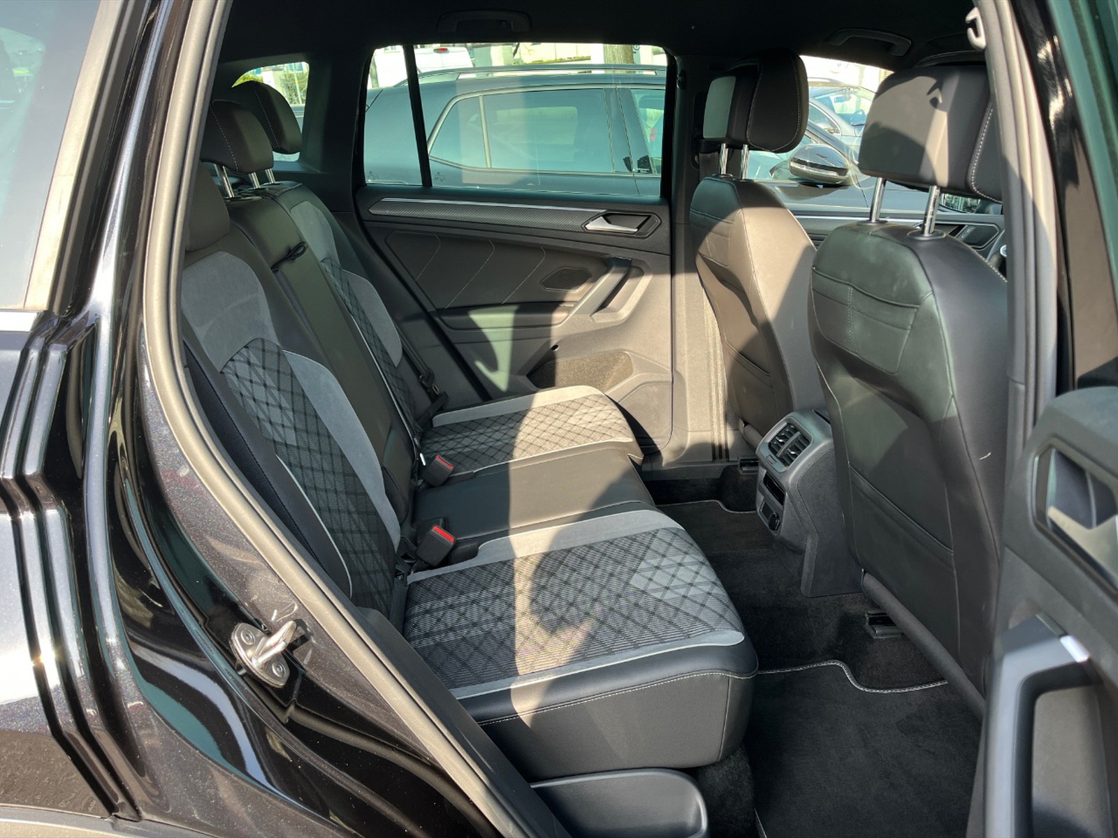 Volkswagen Tiguan 2.0 tdi r-line 150cv dsg - 9