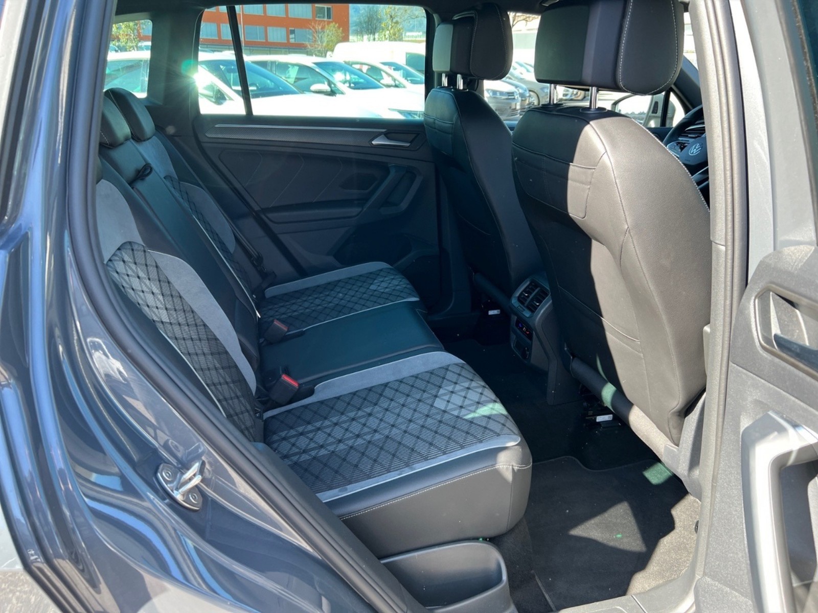 Volkswagen Tiguan 2.0 tdi r-line 150cv dsg - 9