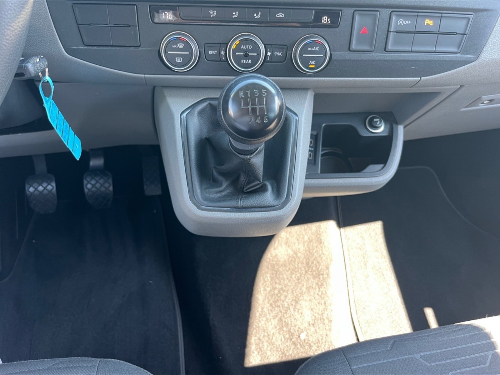 Volkswagen T6 Transporter Caravelle 2.0 TDI 150CV PC Comfortline - 21