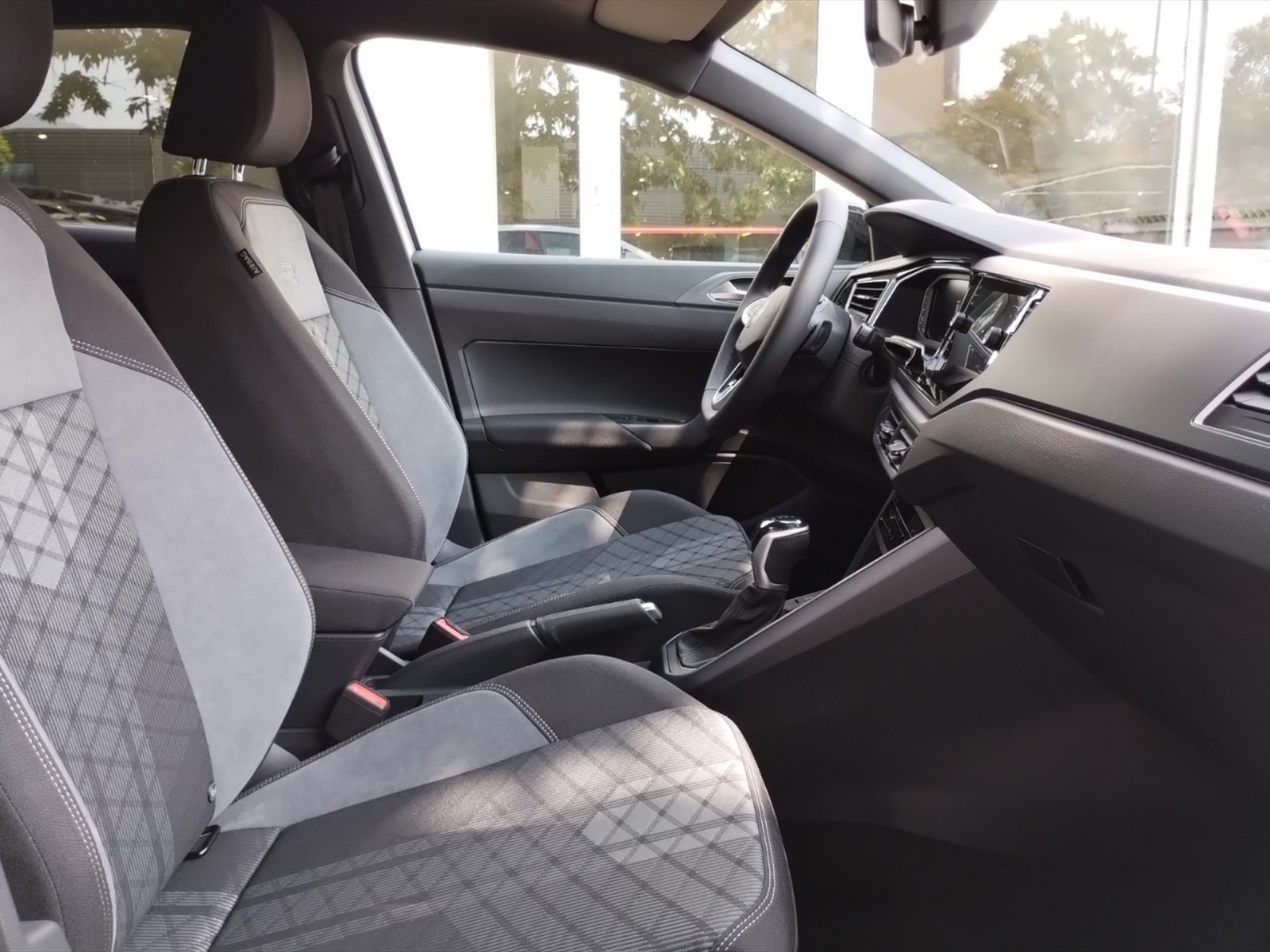 Volkswagen Taigo 1.0 tsi r-line plus 115cv dsg - 9