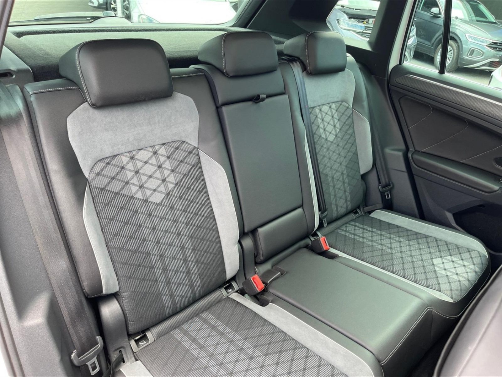 Volkswagen Tiguan 2.0 tdi r-line 4motion 200cv dsg - 10