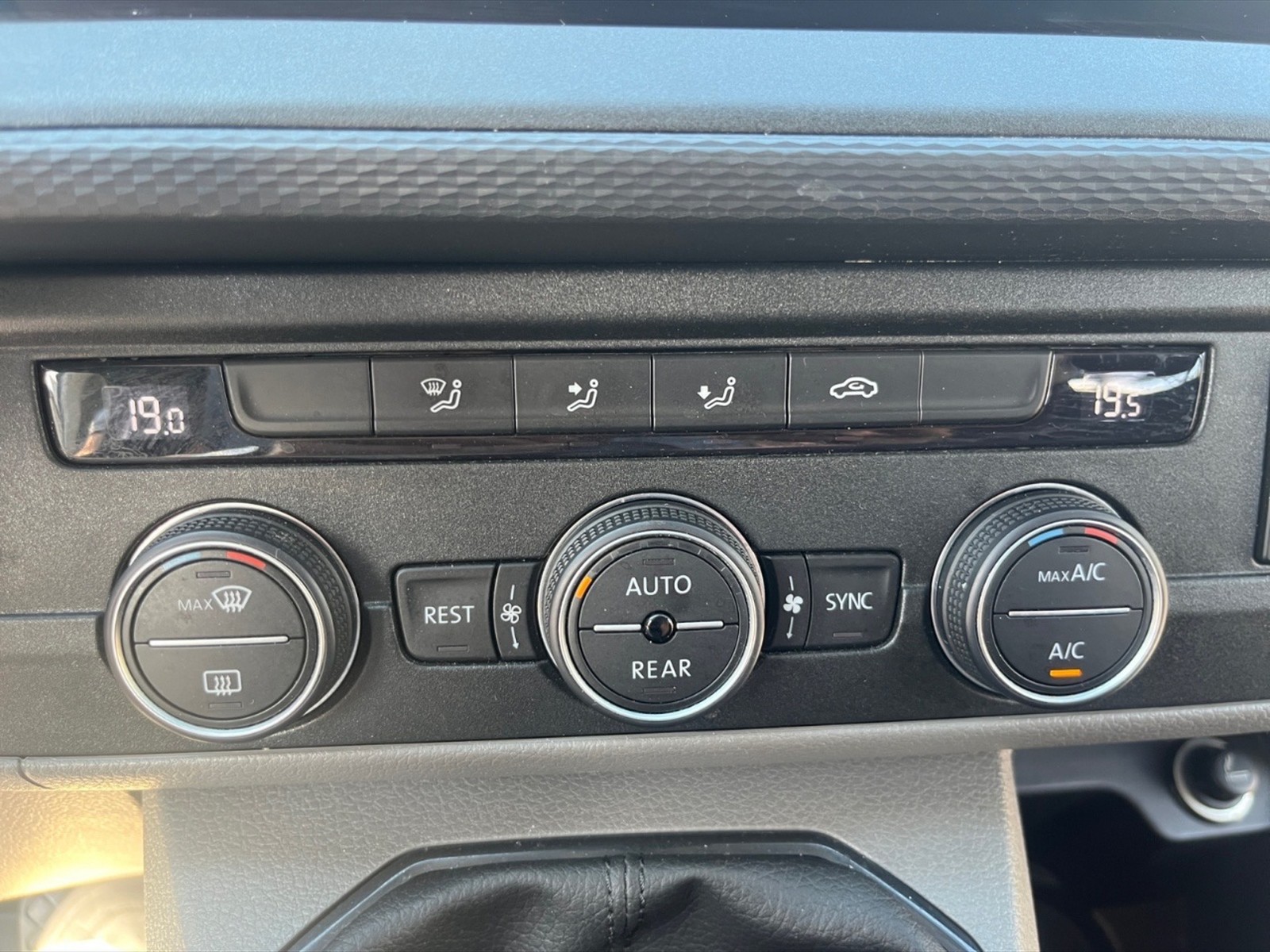 Volkswagen T6.1 Caravelle t6.1 2.0 tdi 150cv comfortline p.c. - 19