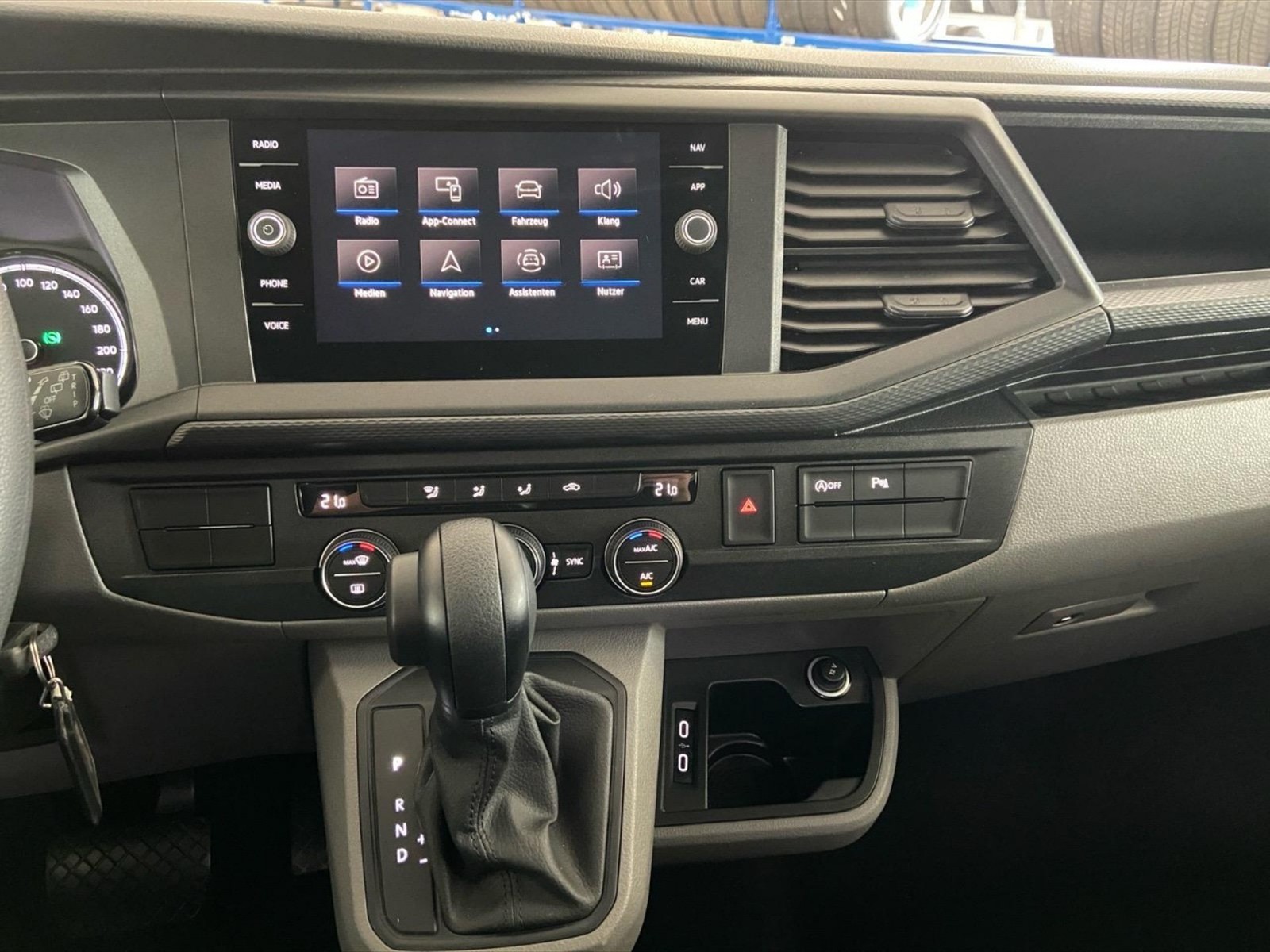 Volkswagen T6.1 Caravelle t6.1 2.0 tdi 150cv comfortline p.c. dsg7 - 17