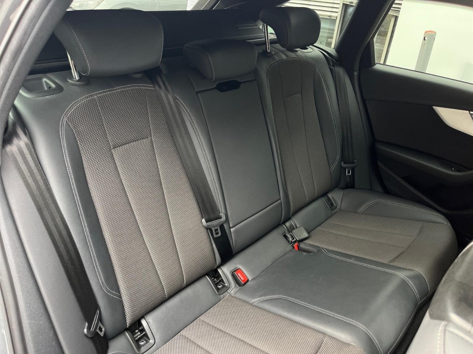 Audi A4 avant 40 2.0 tdi mhev s line edition quattro 204cv s-tronic - 9