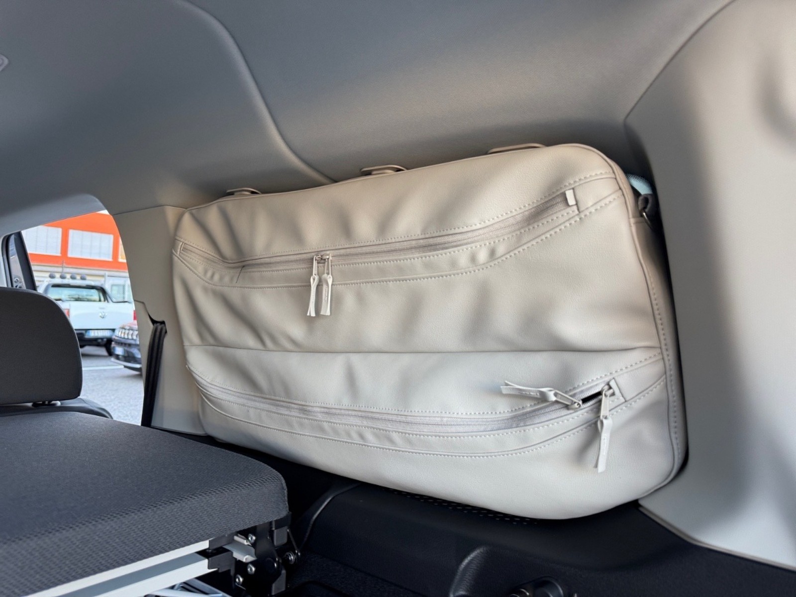 Volkswagen Caddy california 2.0 tdi 122cv dsg7 - 23