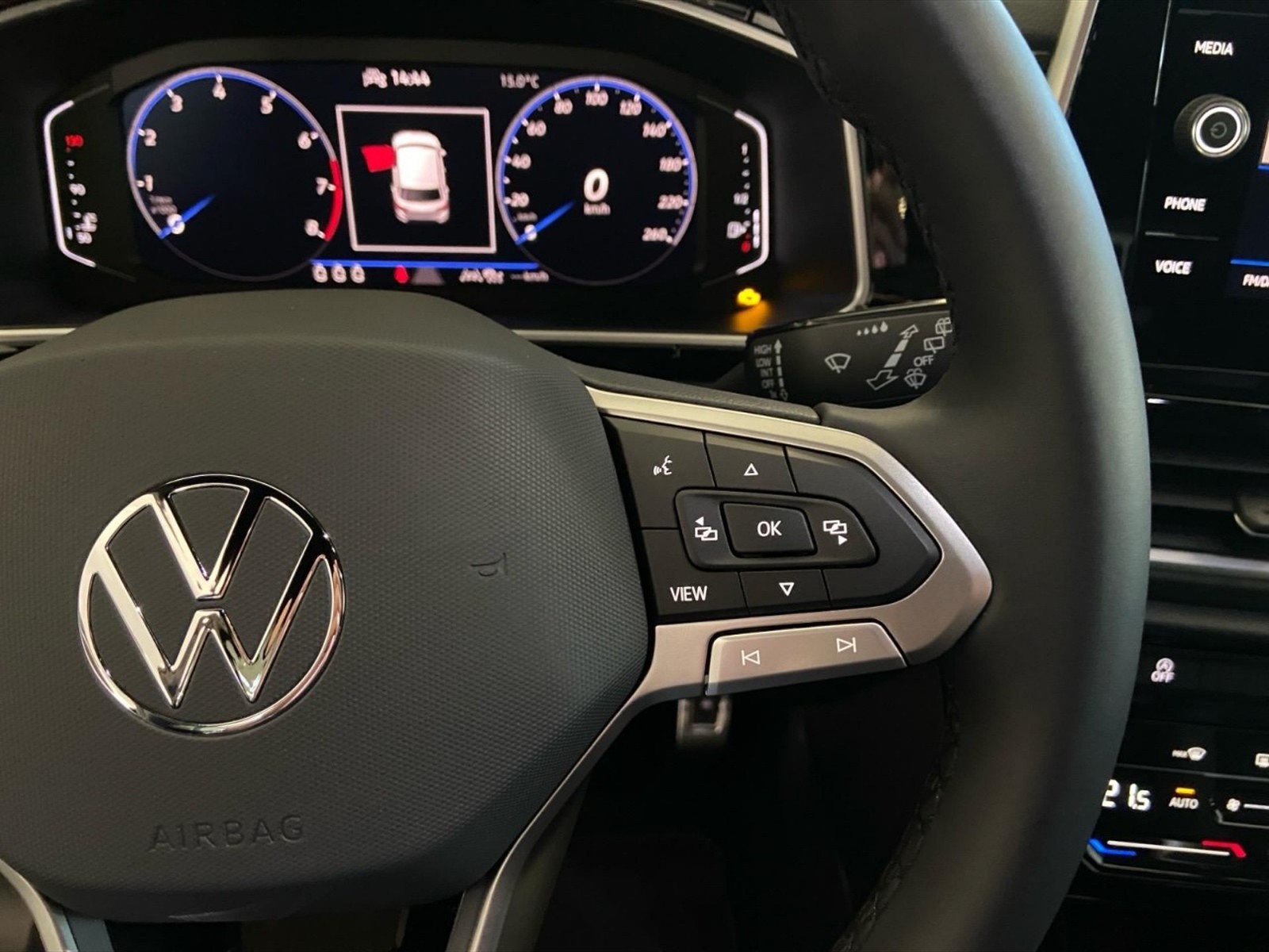 Volkswagen T-Roc 1.5 tsi r-line - 17