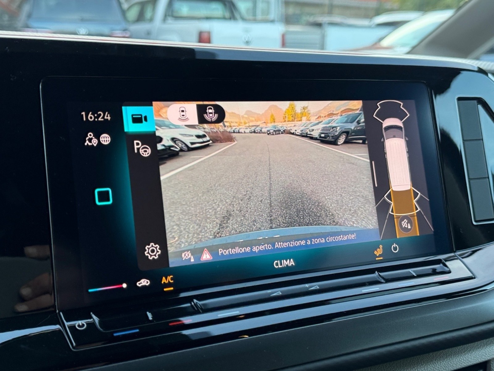 Volkswagen T7 California California T7 2.0 tdi Beach 150cv DSG7 - 18