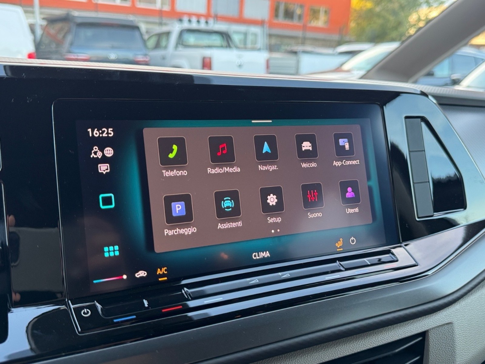 Volkswagen T7 California California T7 2.0 tdi Beach 150cv DSG7 - 20