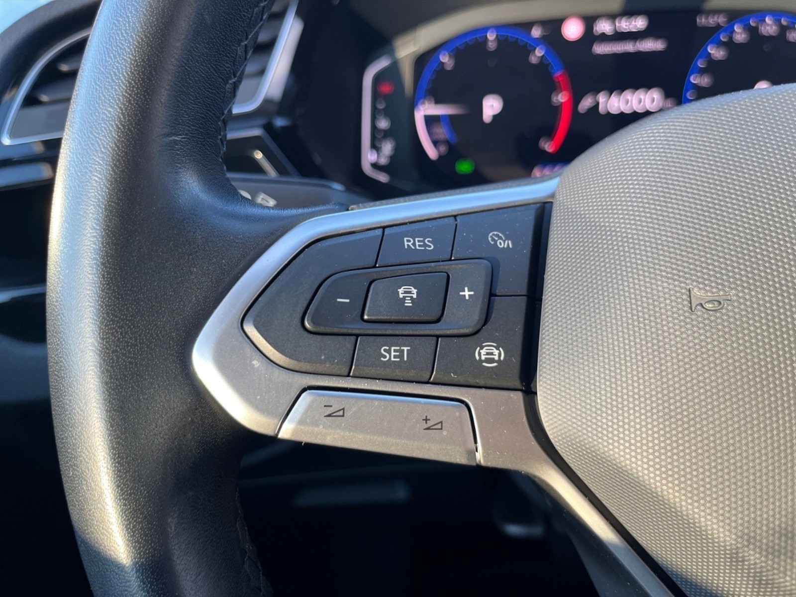 Volkswagen Touran 2.0 tdi executive dsg - 14