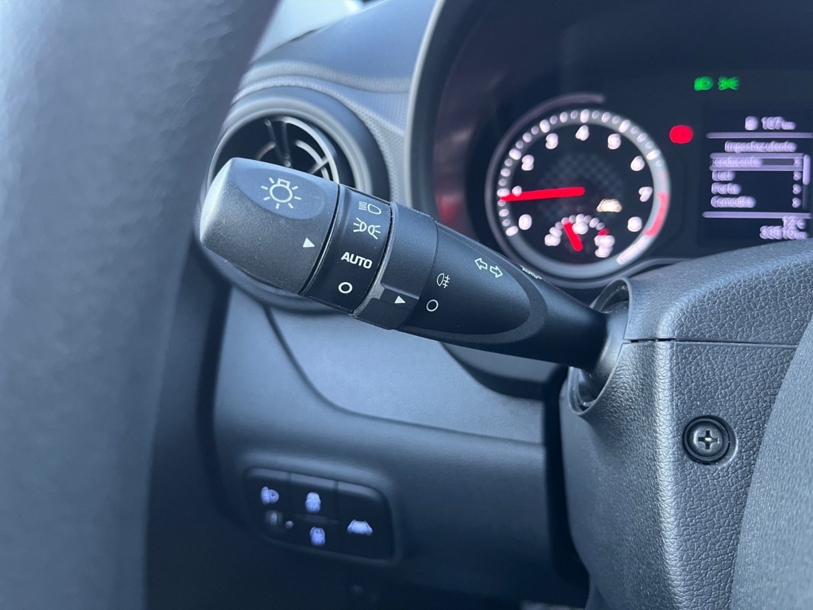 Hyundai i10 1.0 mpi tech connect pack - 18