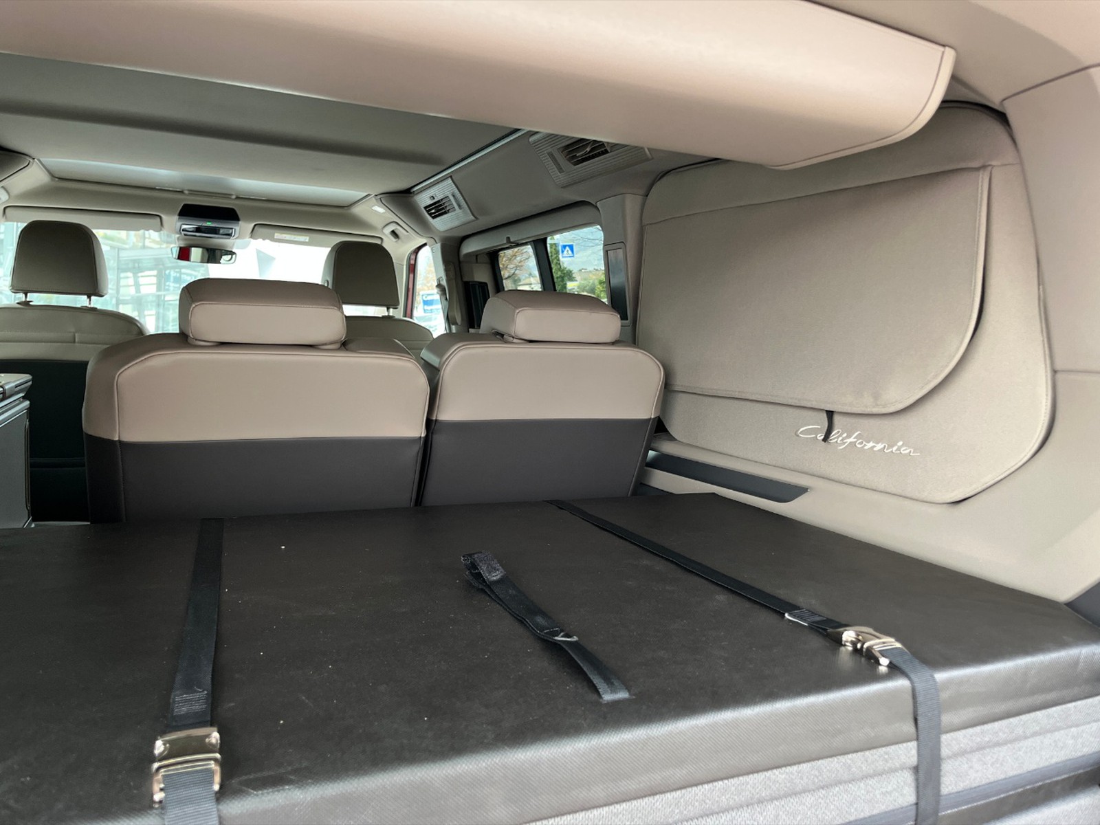 Volkswagen T7 California California T7 2.0 tdi Beach Tour 150cv DSG7 - 30