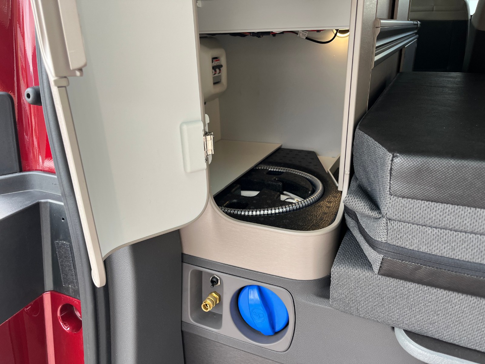 Volkswagen T7 California California T7 2.0 tdi Beach Tour 150cv DSG7 - 32