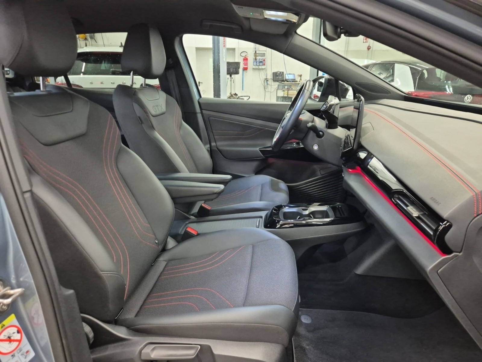 Volkswagen ID.5 77 kwh gtx 4motion 299cv - 9