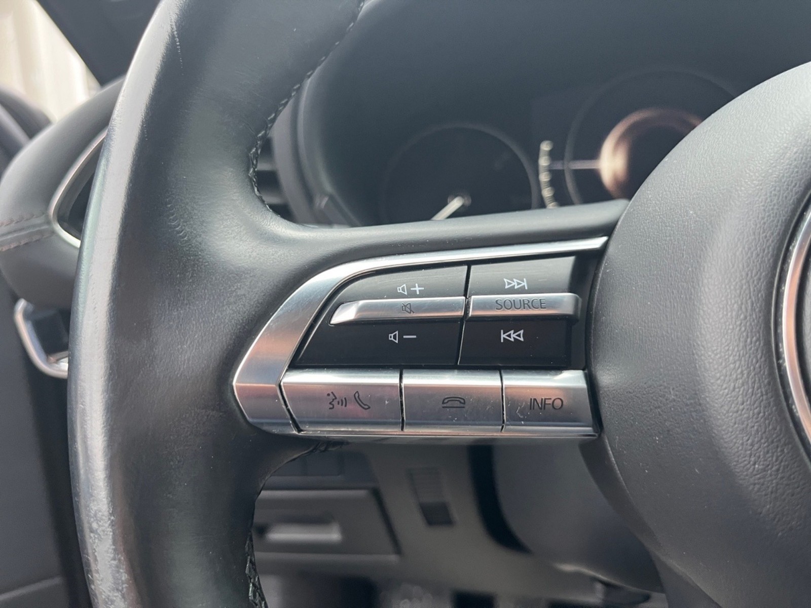 Mazda 3 5p 1.8 exceed - 12