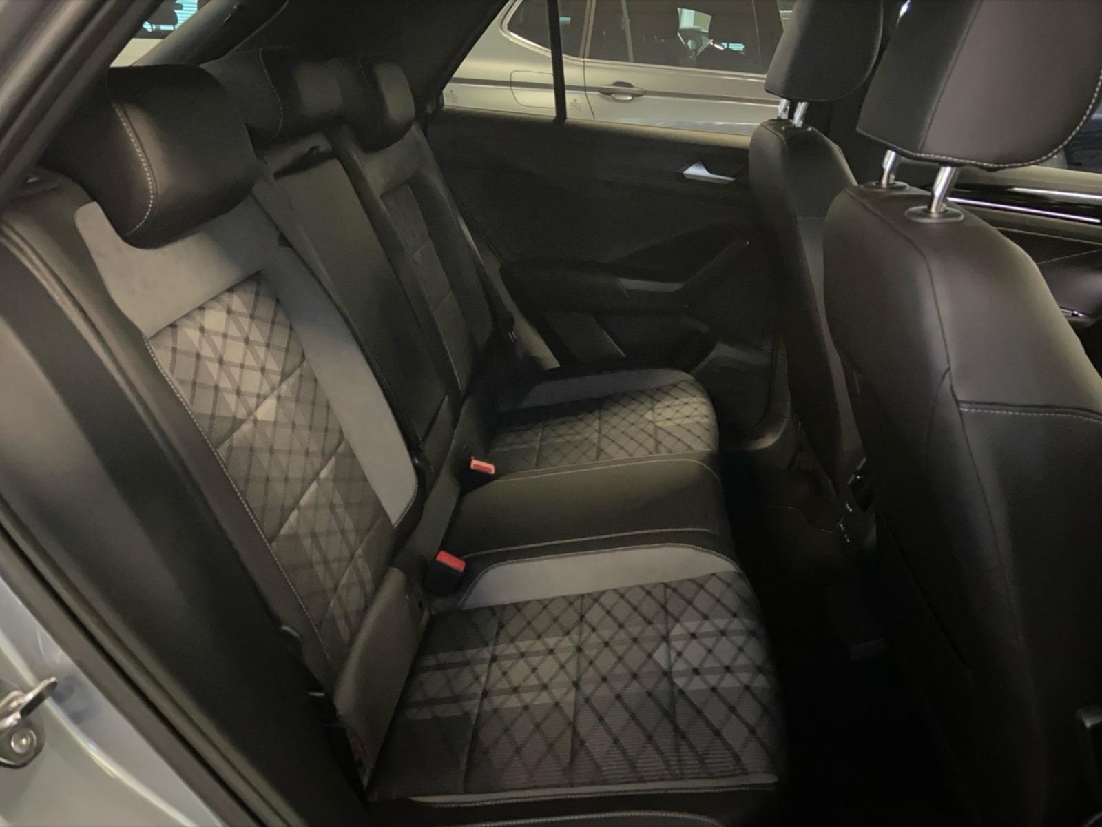 Volkswagen T-Roc 1.0 tsi r-line plus 115cv - 9