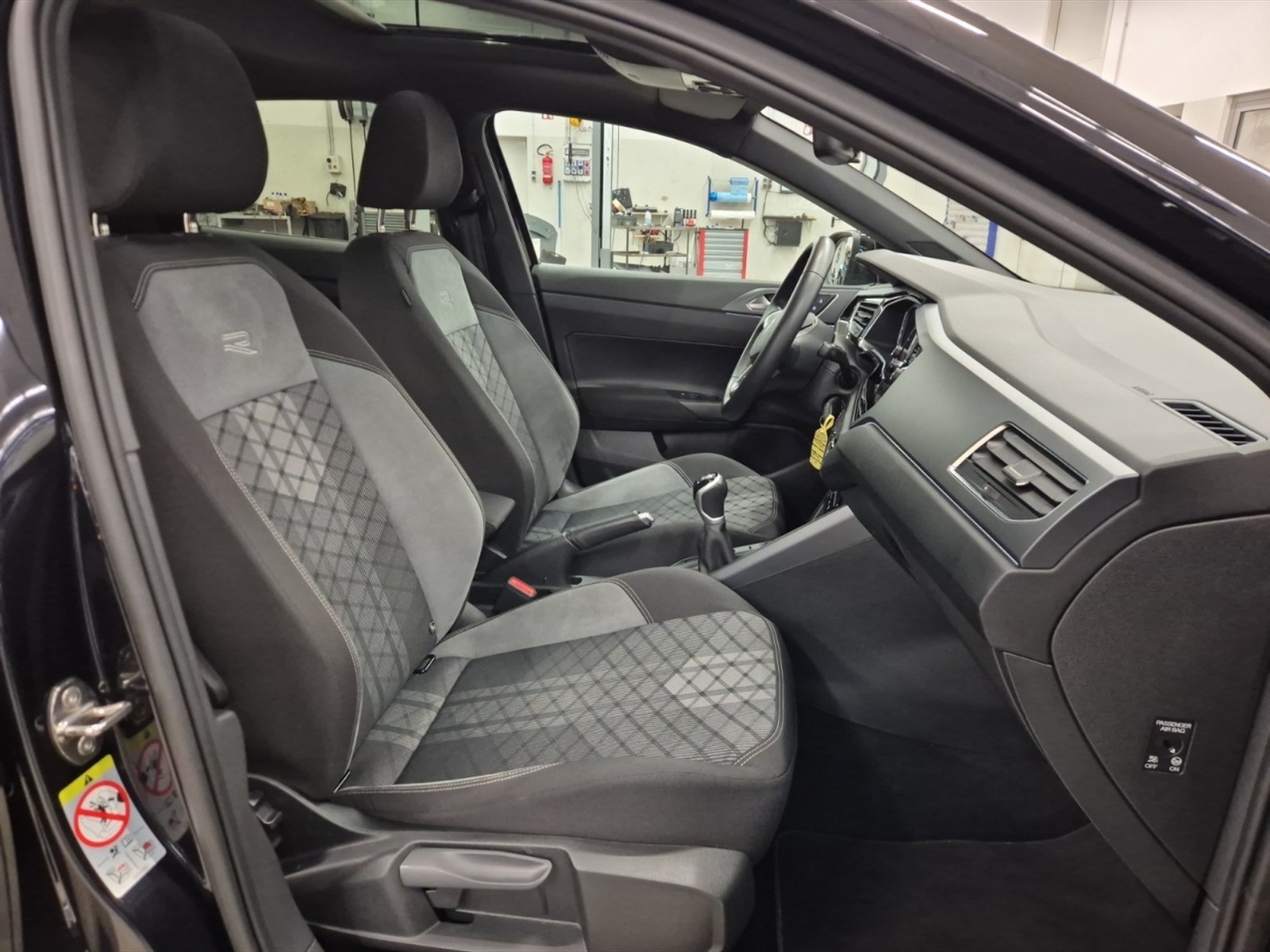 Volkswagen Taigo 1.0 tsi r-line 115cv - 9