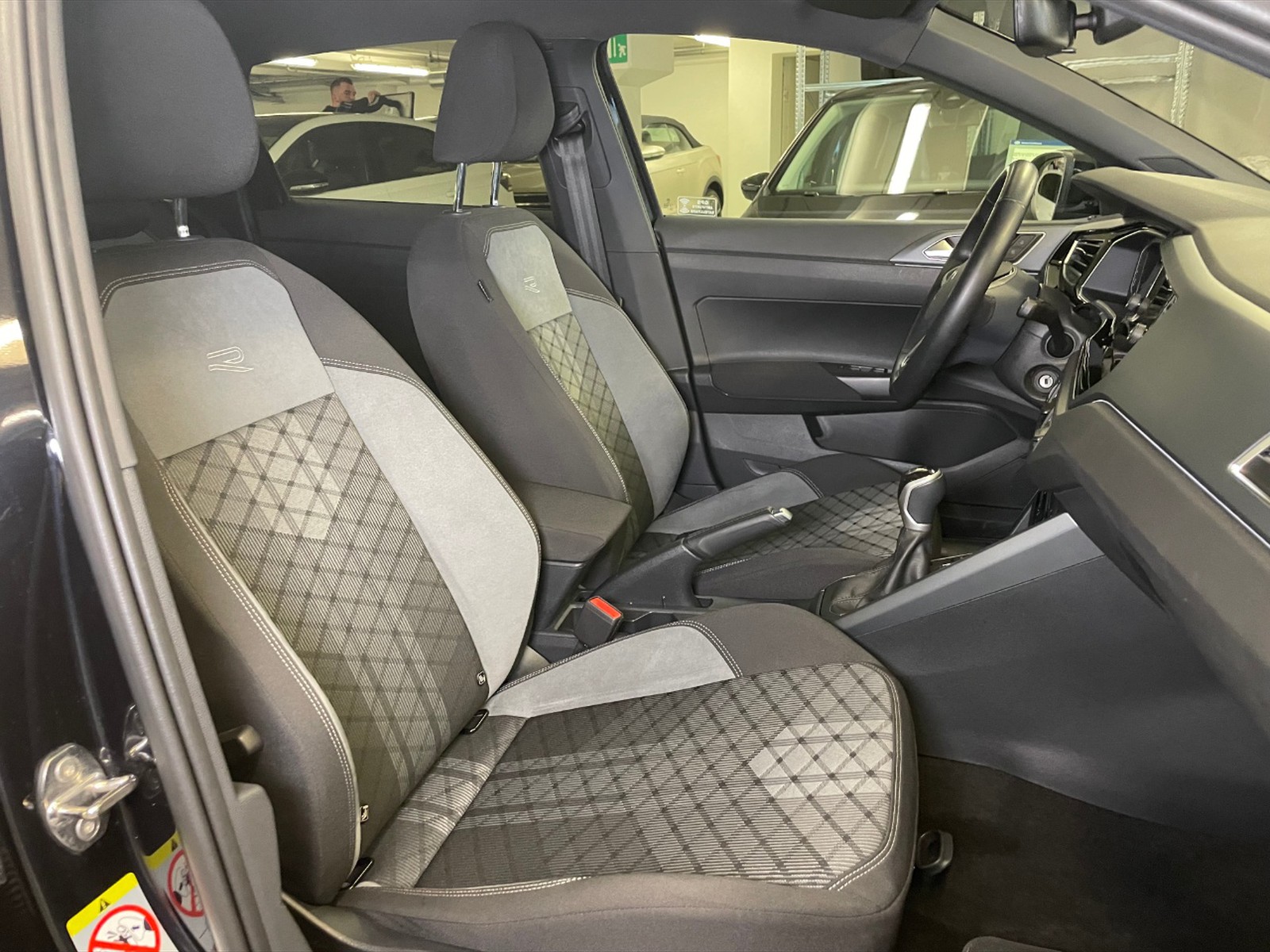 Volkswagen Taigo 1.0 tsi r-line 115cv - 9