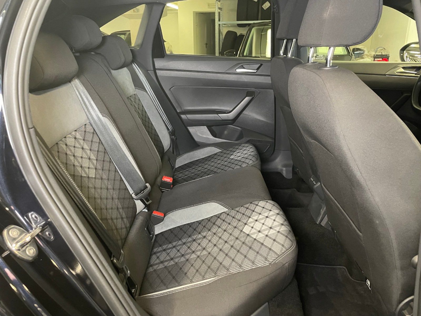 Volkswagen Taigo 1.0 tsi r-line 115cv - 10