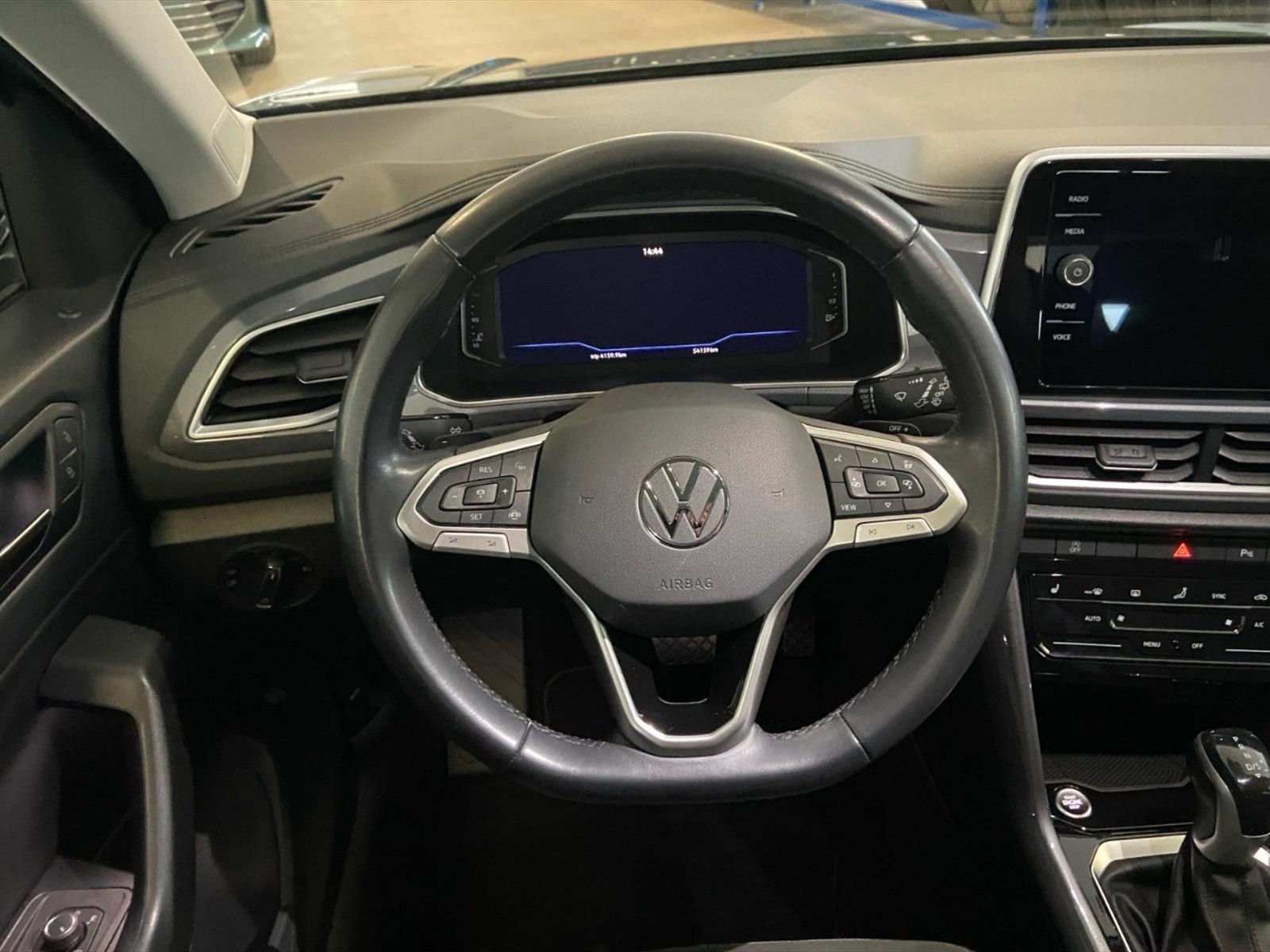 Volkswagen T-Roc 1.5 tsi style dsg - 8