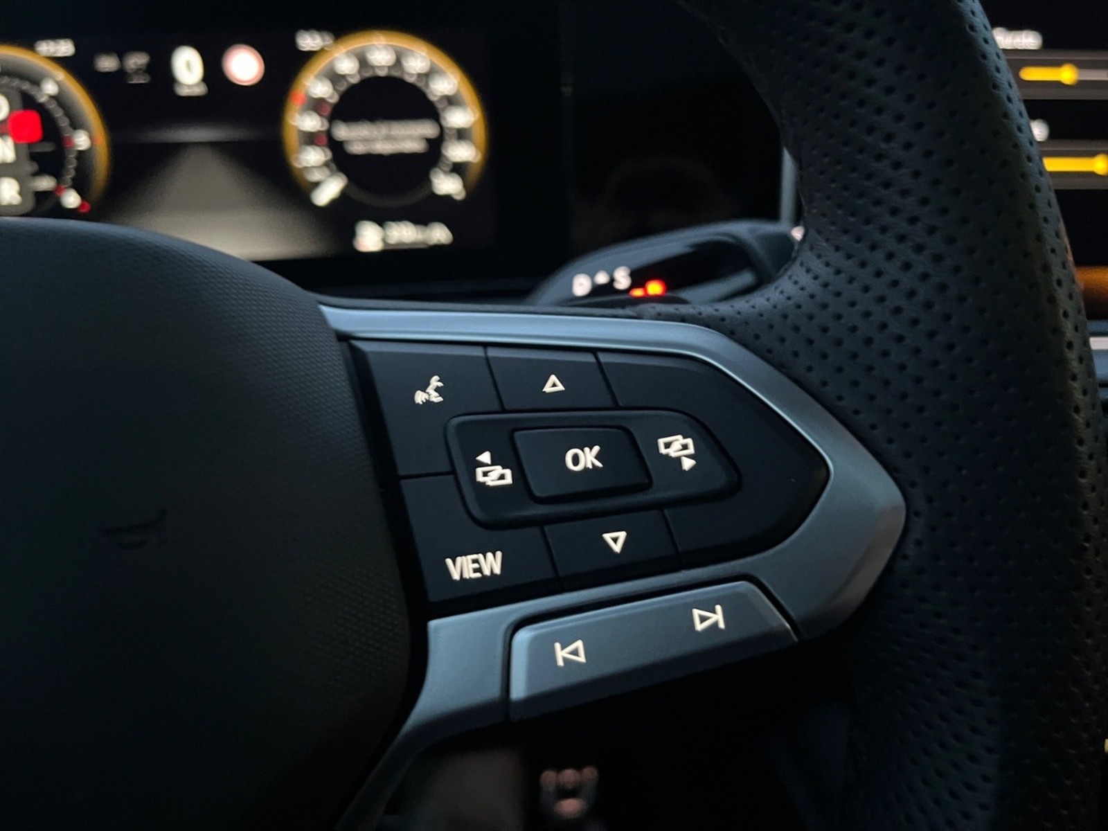 Volkswagen Tiguan 2.0 tdi r-line plus 4motion 193cv dsg - 15