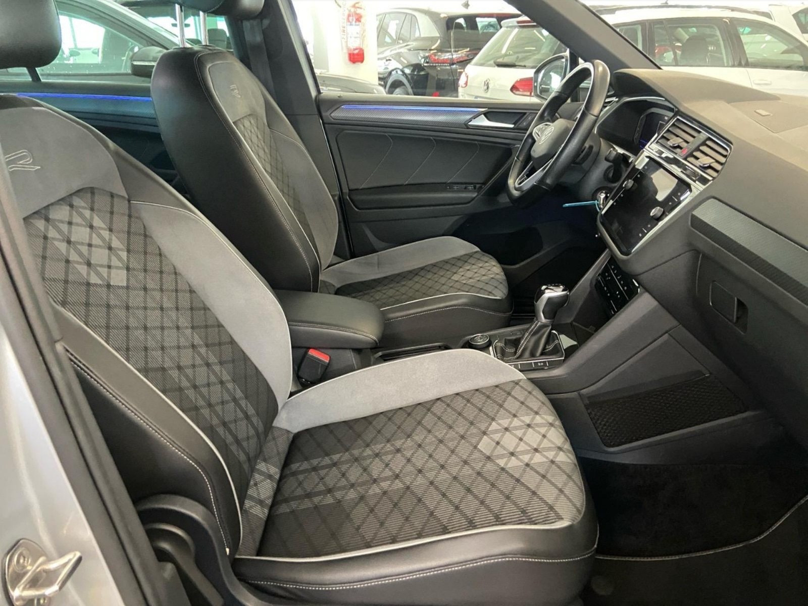 Volkswagen Tiguan 2.0 tdi r-line 4motion 200cv dsg - 9