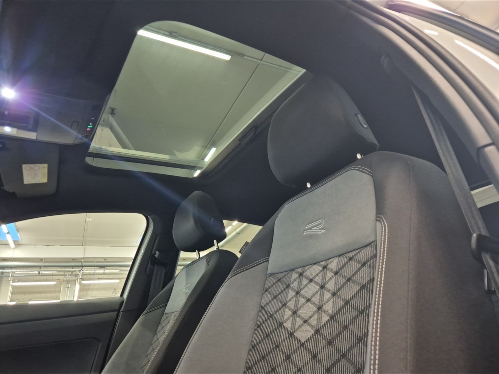 Volkswagen Taigo 1.0 TSI R-Line 110 CV, gancio traino - 19
