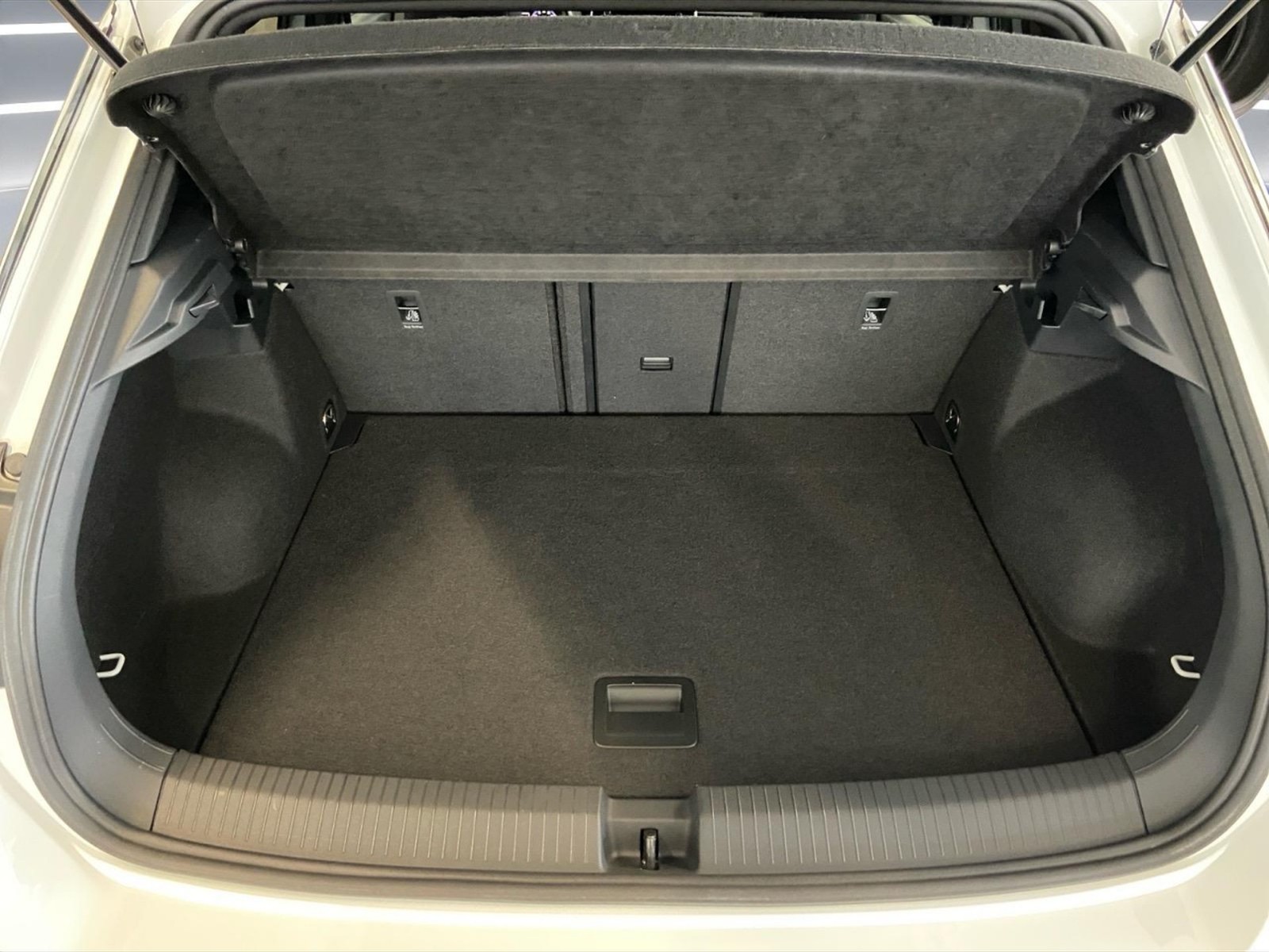 Volkswagen T-Roc 1.5 tsi r-line - 12