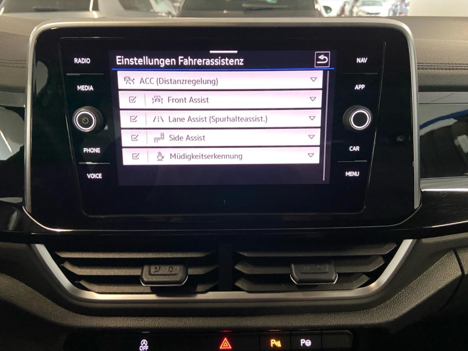 Volkswagen T-Roc 1.5 tsi r-line - 23