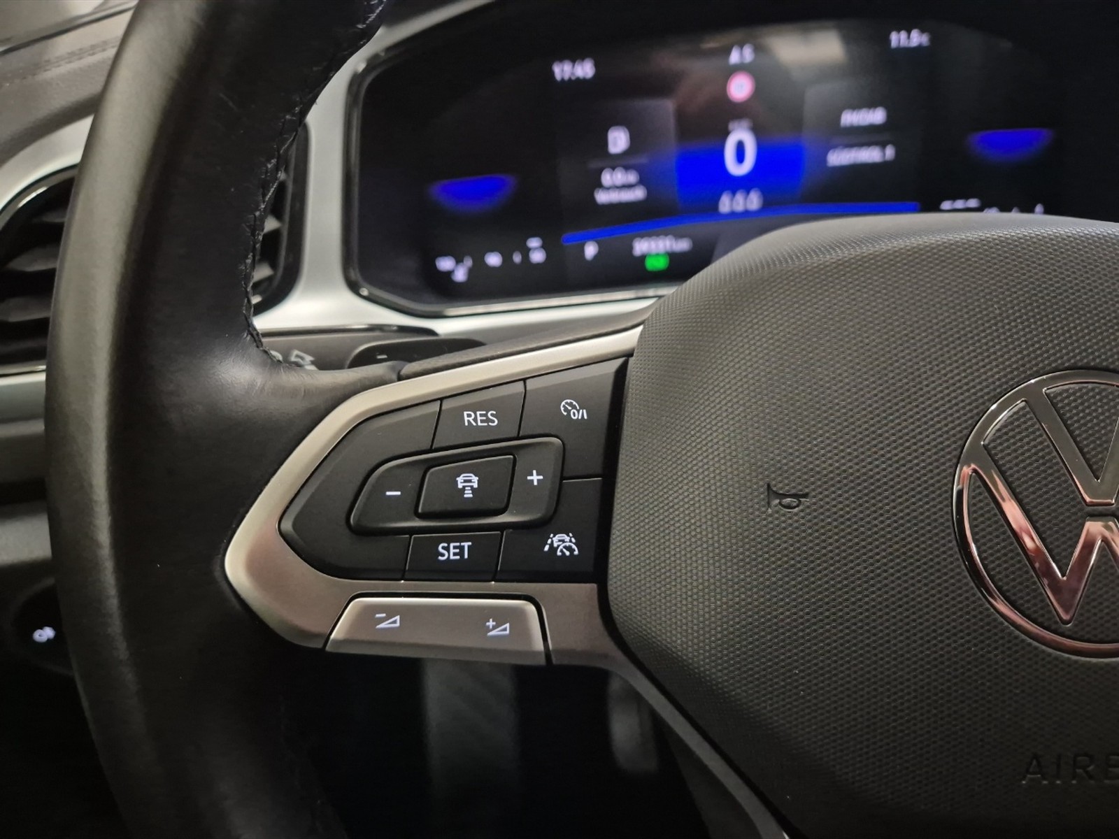 Volkswagen T-Roc 1.5 tsi life dsg - 14