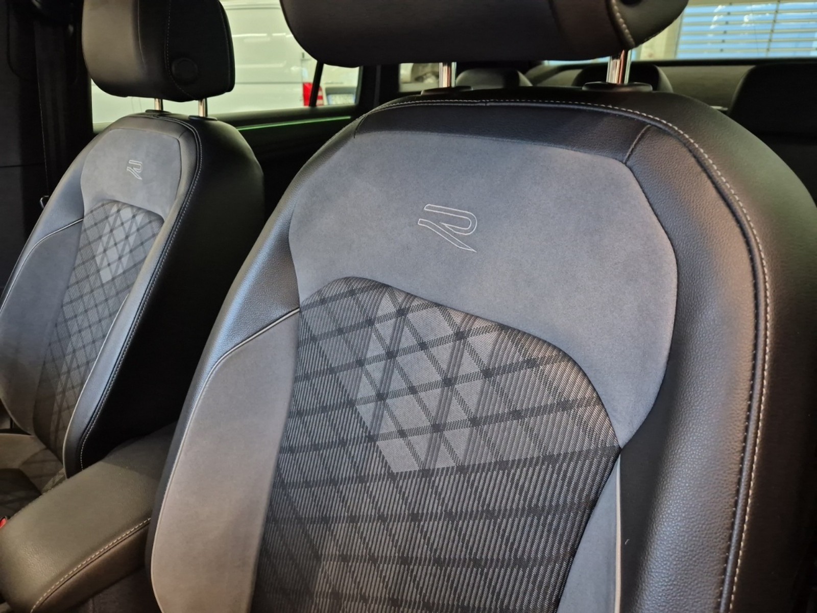 Volkswagen Tiguan 2.0 tdi r-line 4motion 150cv dsg - 20