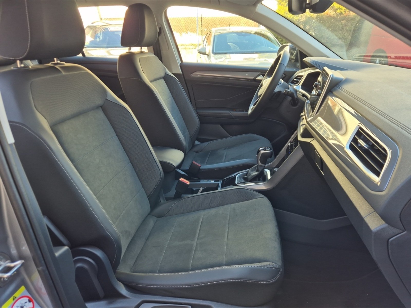 Volkswagen T-Roc 1.5 tsi style dsg - 9