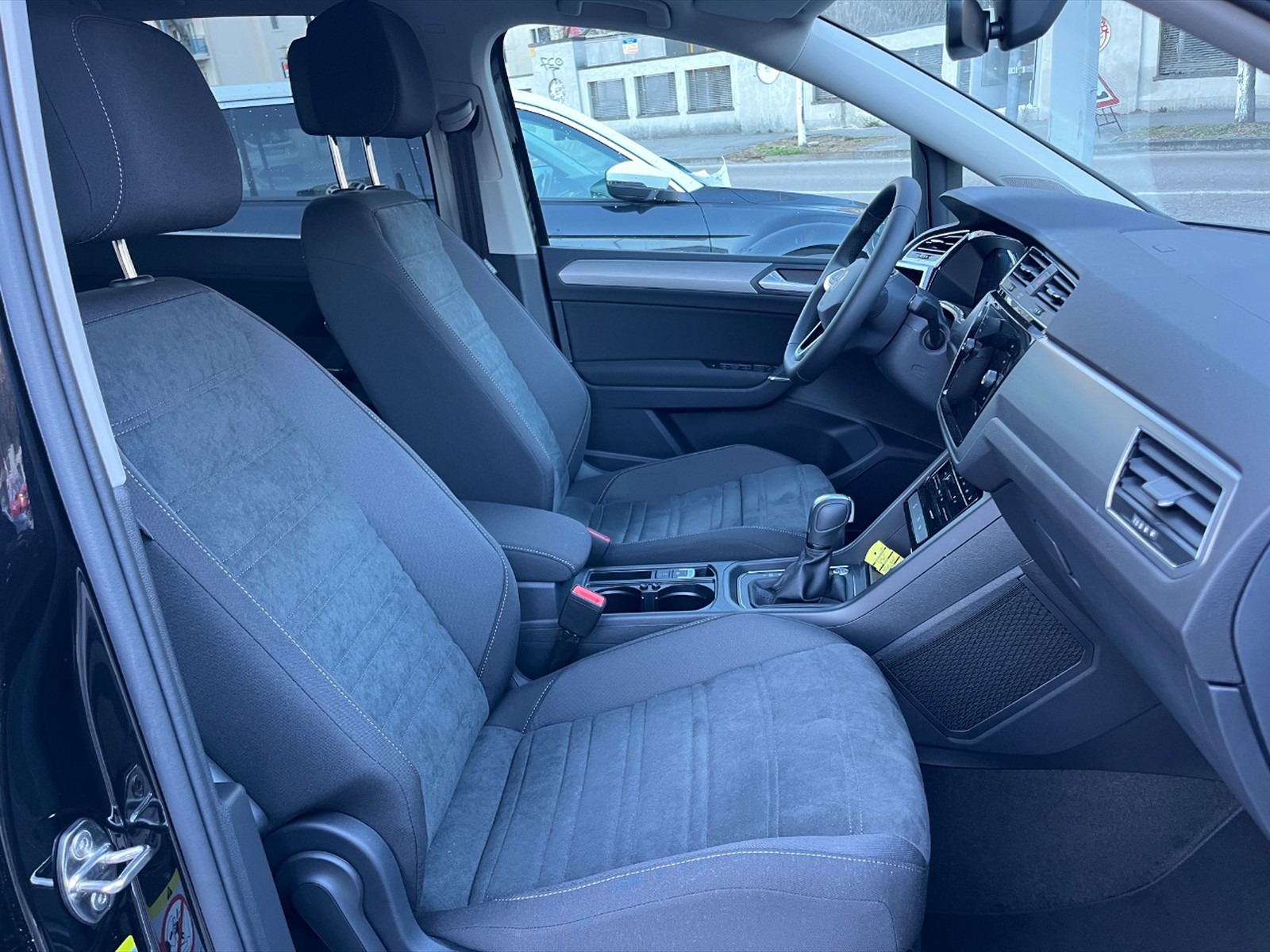 Volkswagen Touran 2.0 tdi business dsg - 9