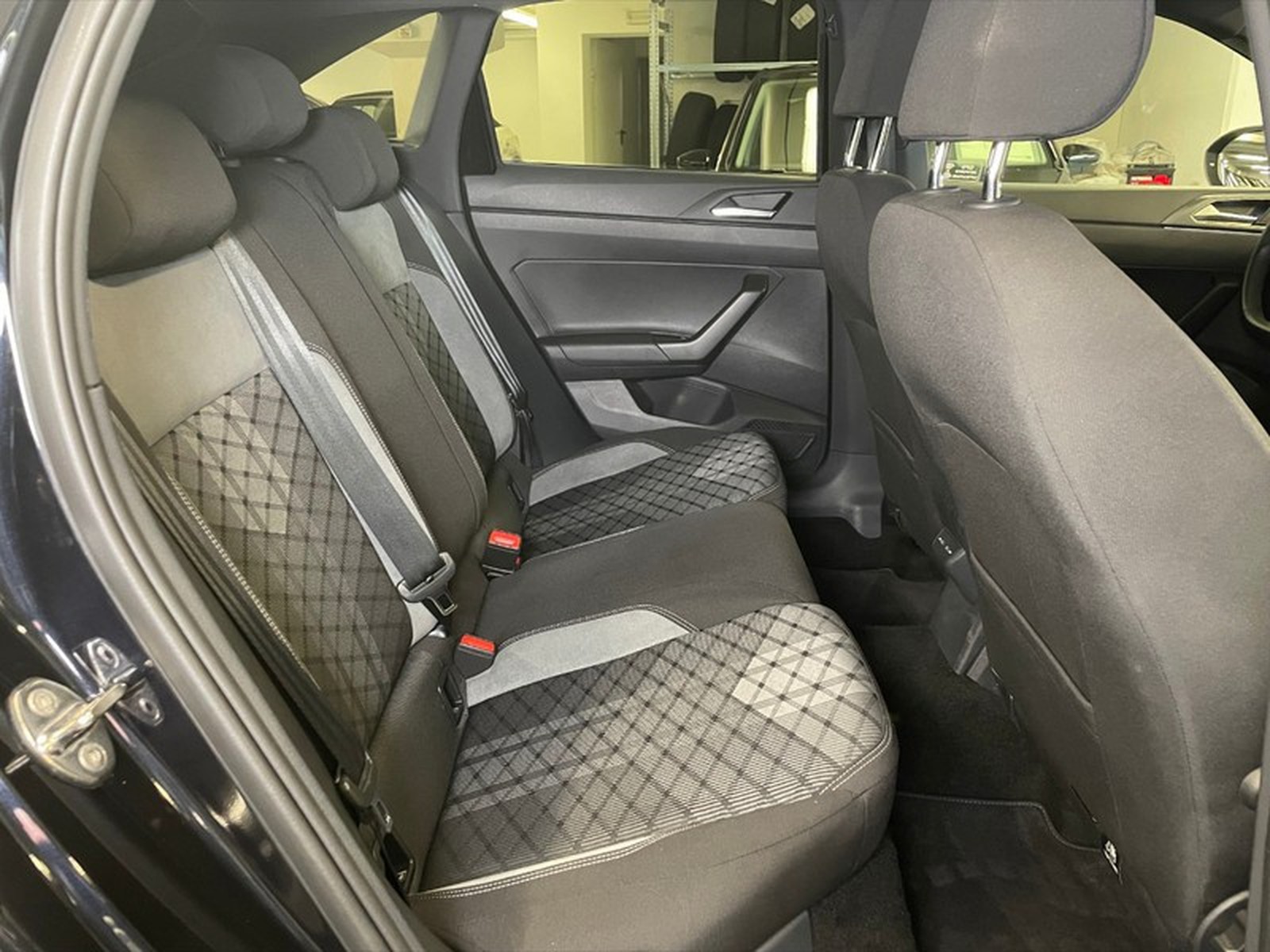 Volkswagen Taigo 1.0 tsi r-line 115cv - 10