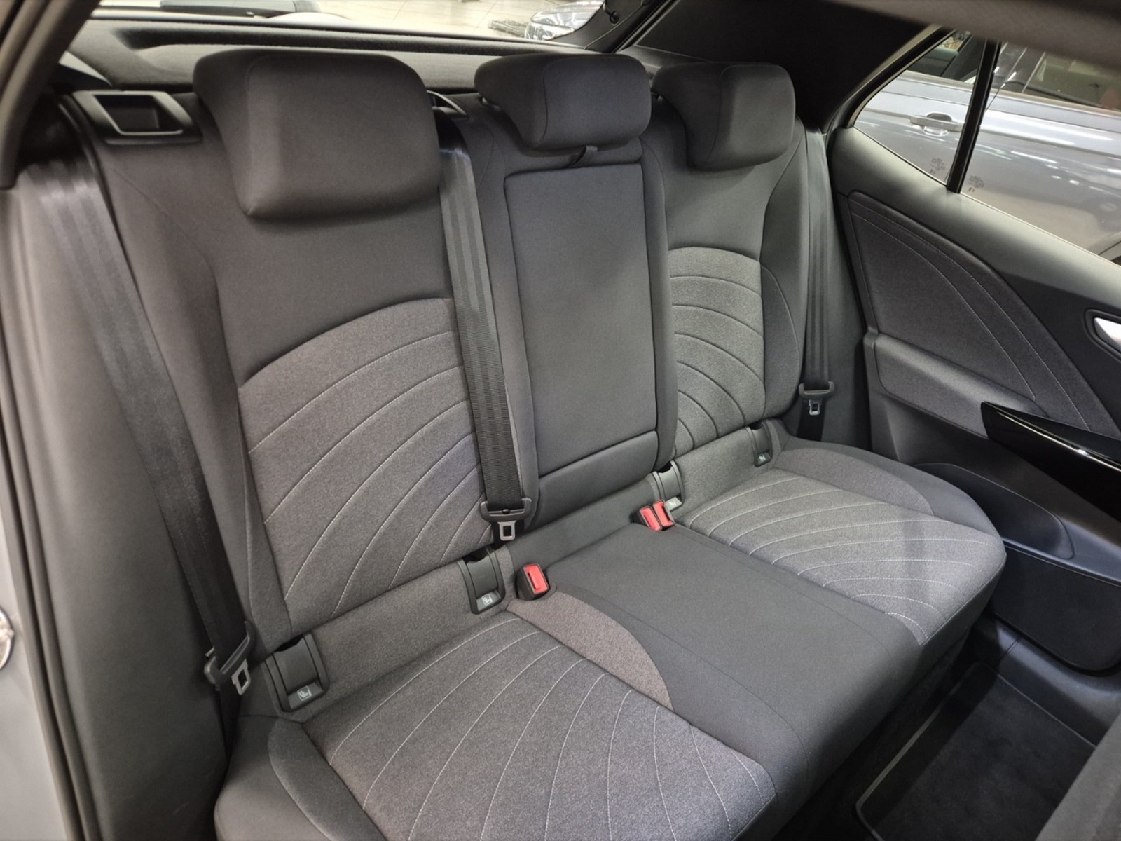 Volkswagen ID.3 Pro electric 150kW 1-speed automatic 4 doors - 10