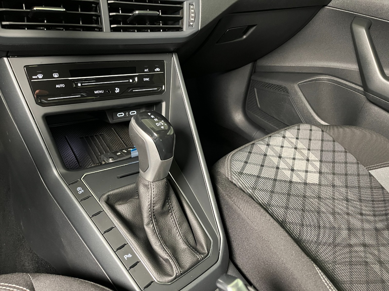 Volkswagen Taigo 1.0 tsi r-line 115cv dsg - 17