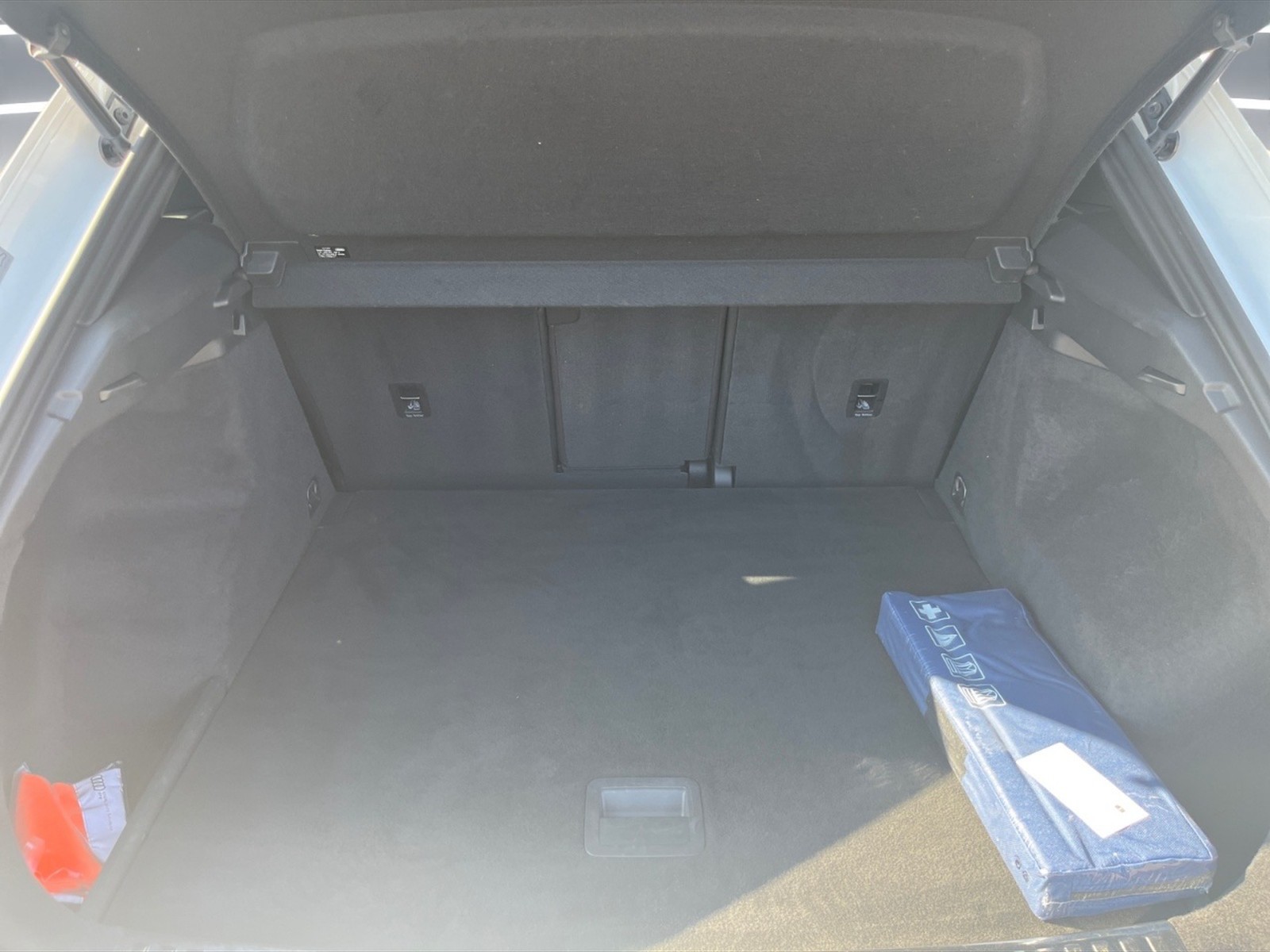 Audi Q3 35 2.0 tdi identity black s-tronic - 11