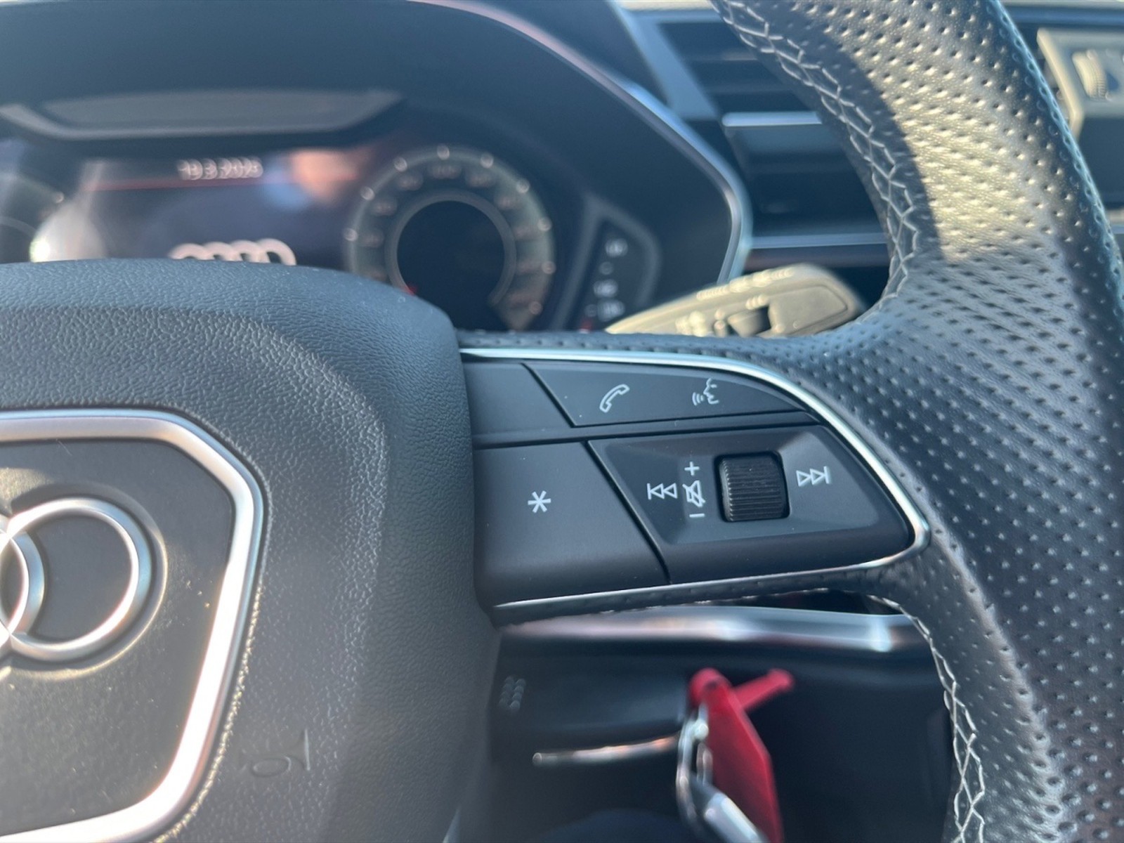 Audi Q3 35 2.0 tdi identity black s-tronic - 14