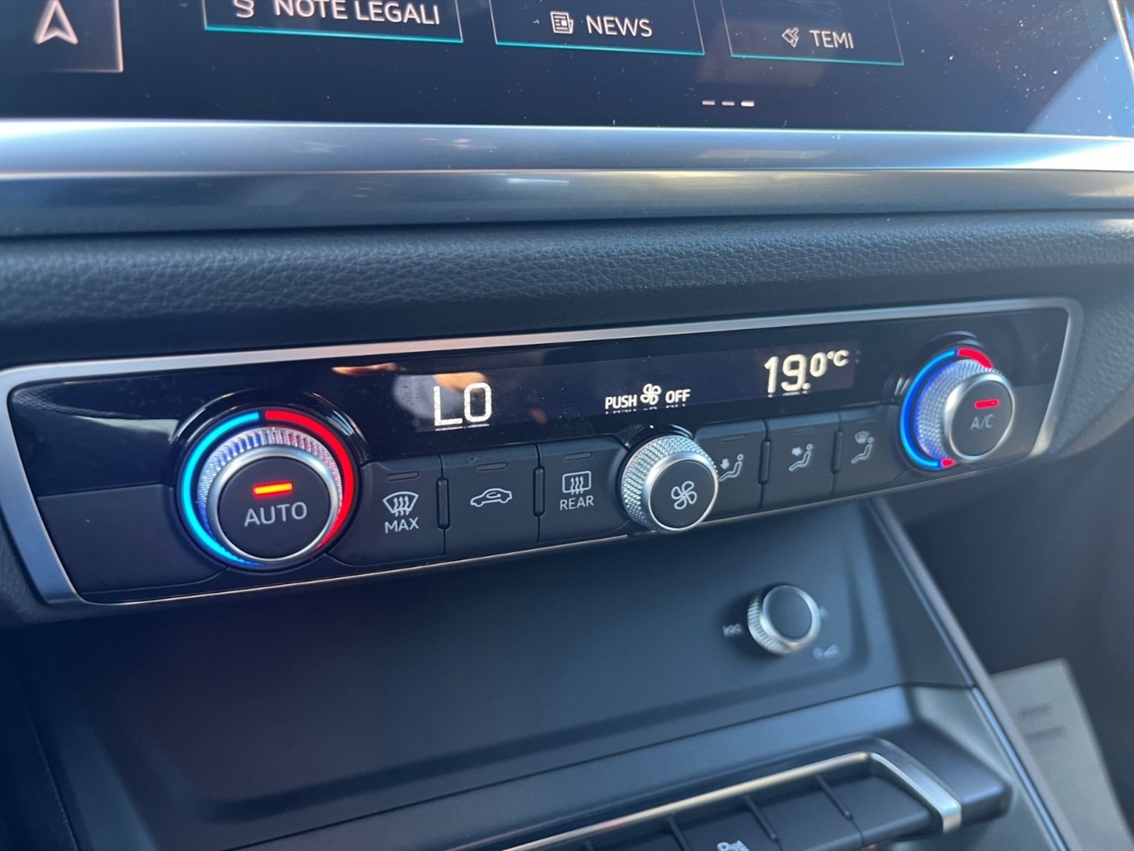 Audi Q3 35 2.0 tdi identity black s-tronic - 19