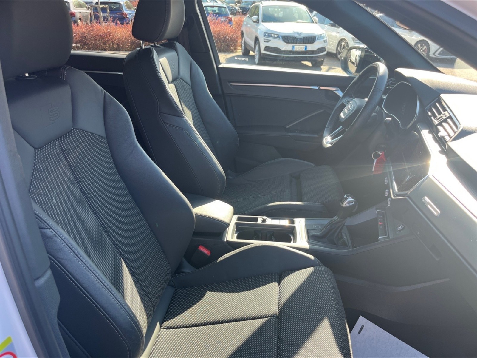 Audi Q3 35 2.0 tdi identity black s-tronic - 8