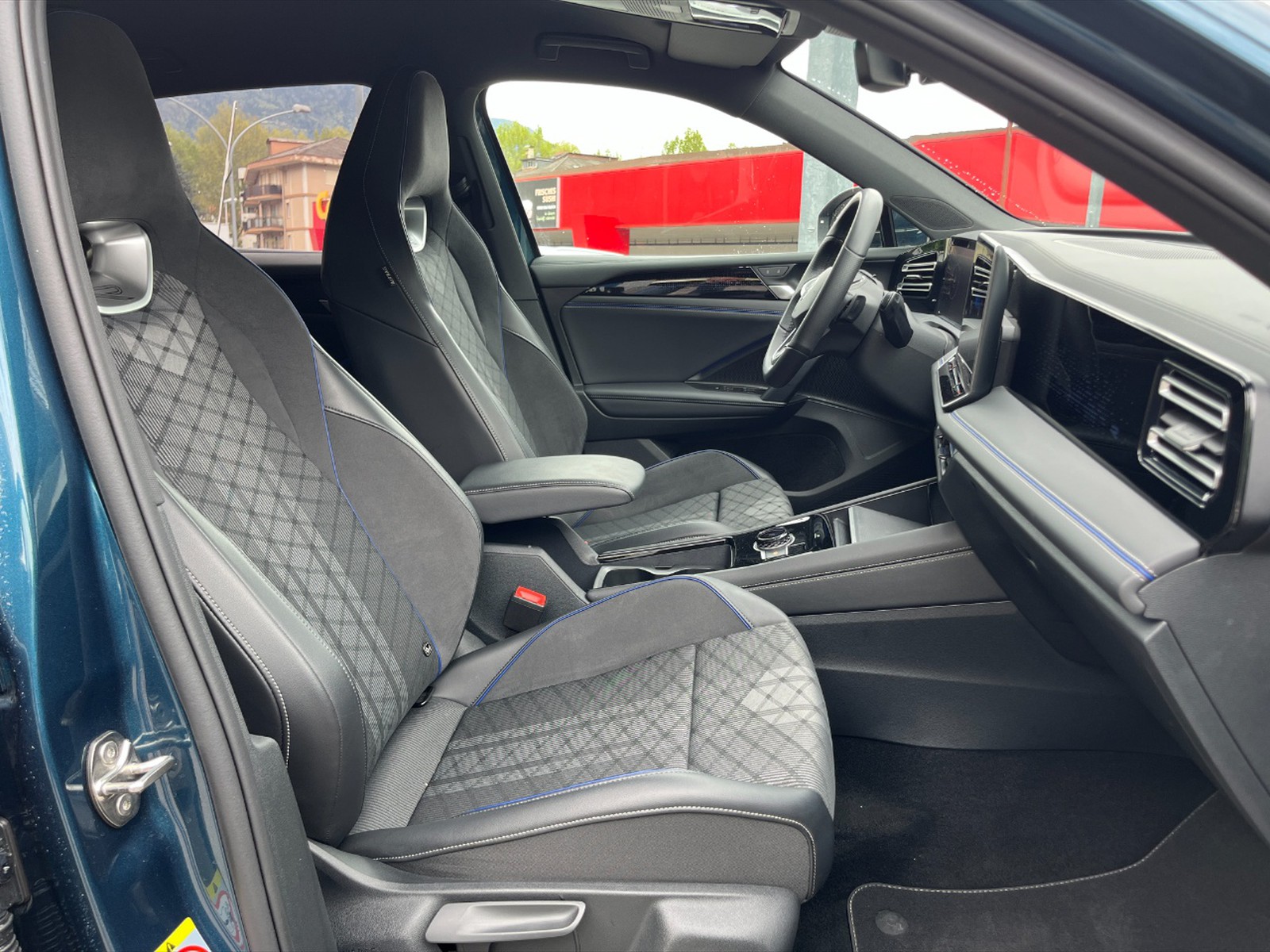 Volkswagen Tiguan 2.0 tdi r-line 150cv dsg - 9