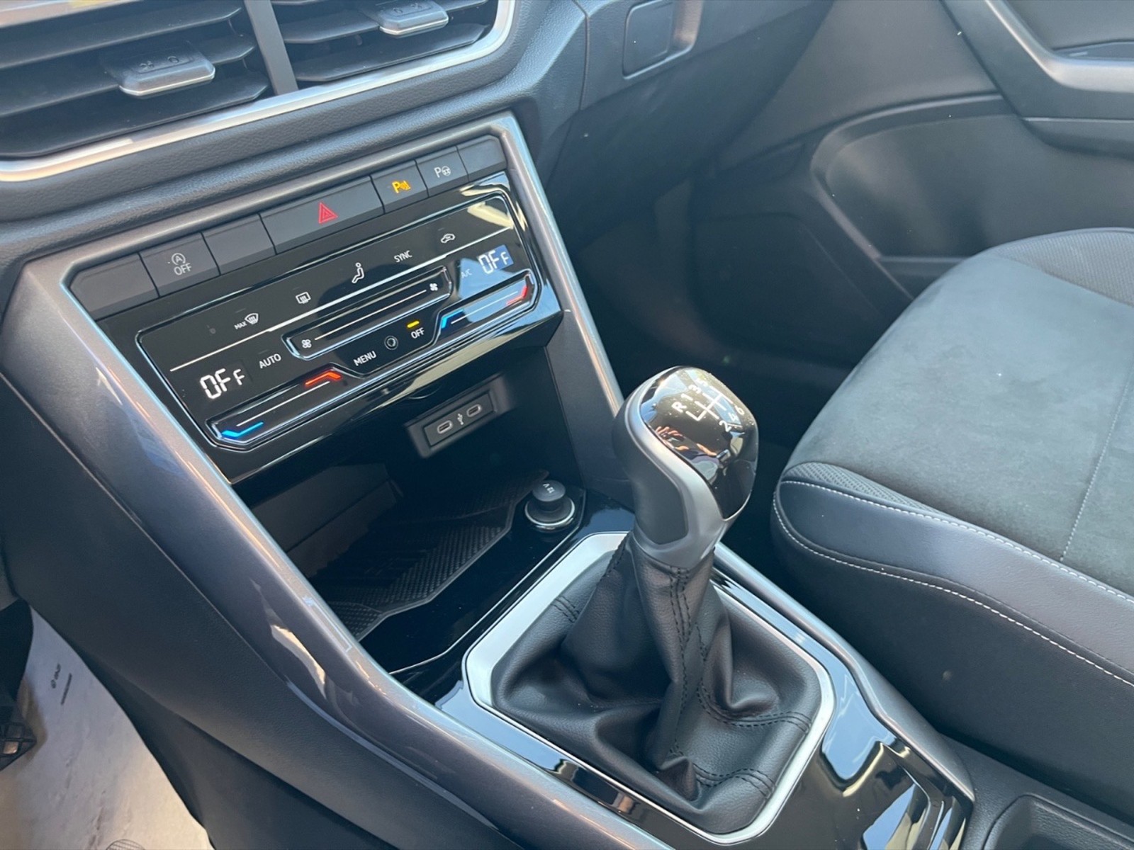Volkswagen T-Roc 1.0 tsi style 115cv - 22
