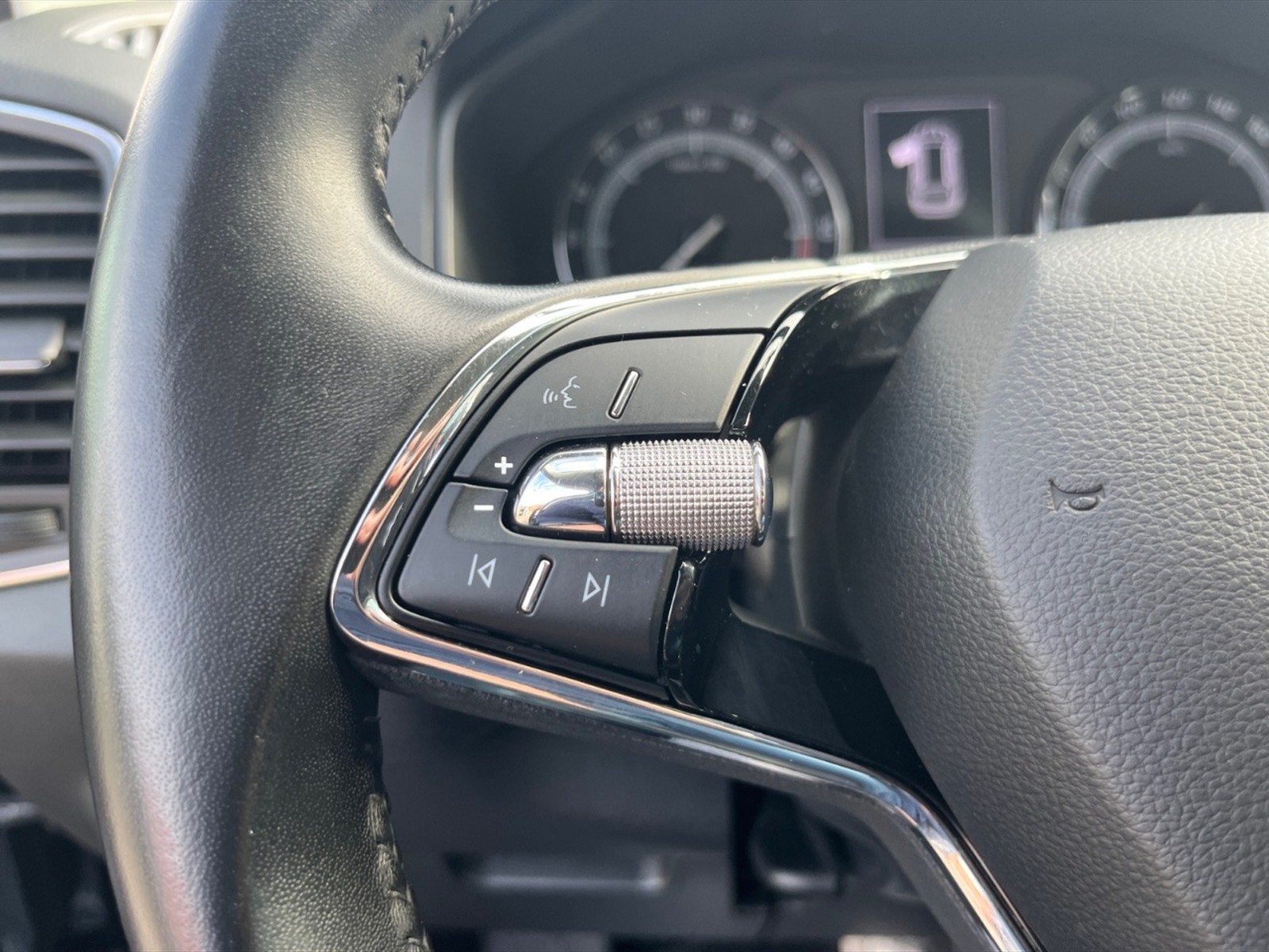 Skoda Karoq 2.0 tdi evo executive 4x4 150cv dsg - 13