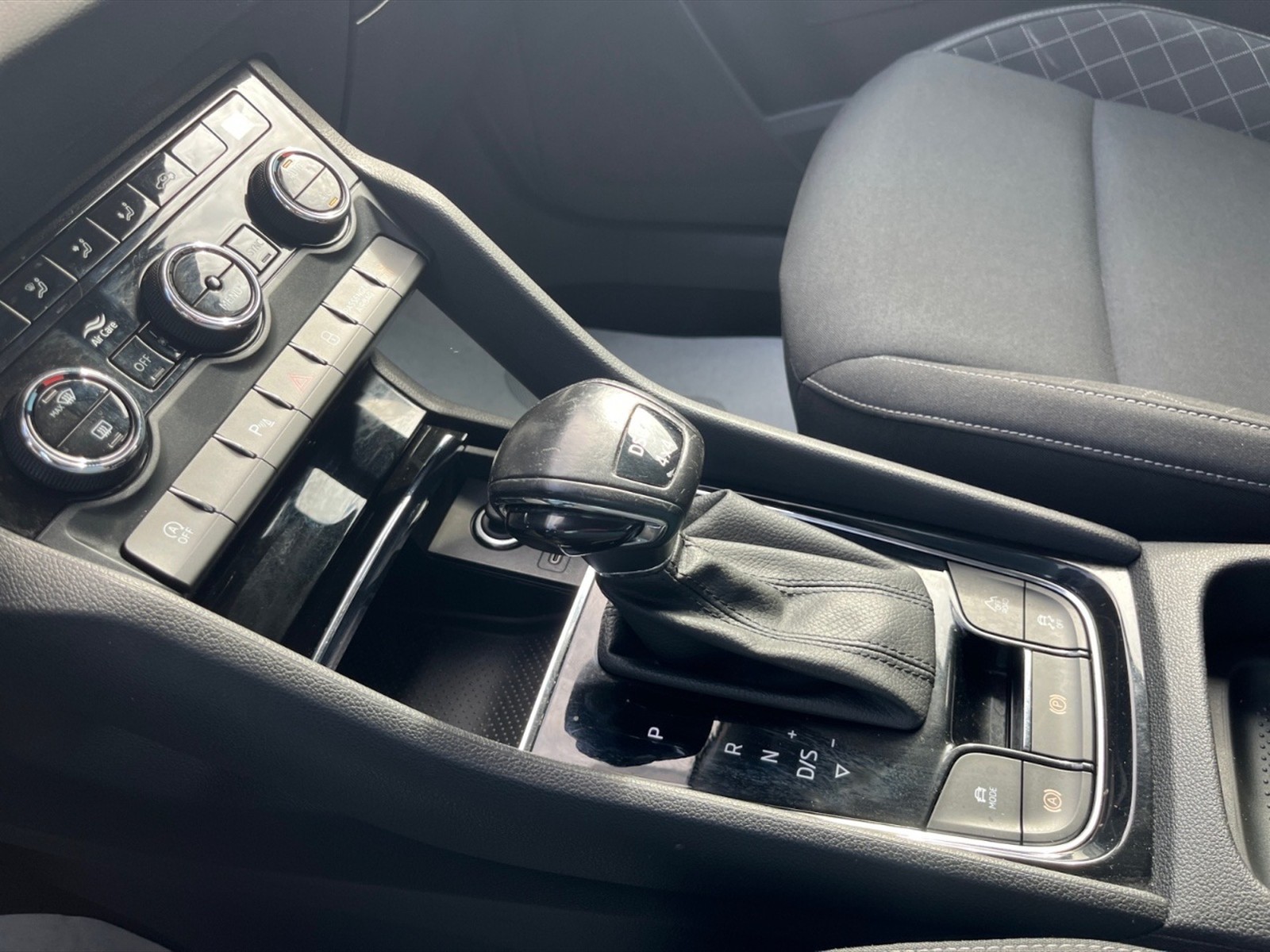 Skoda Karoq 2.0 tdi evo executive 4x4 150cv dsg - 22