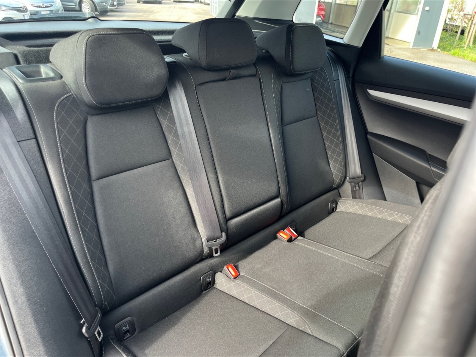 Skoda Karoq 2.0 tdi evo executive 4x4 150cv dsg - 9