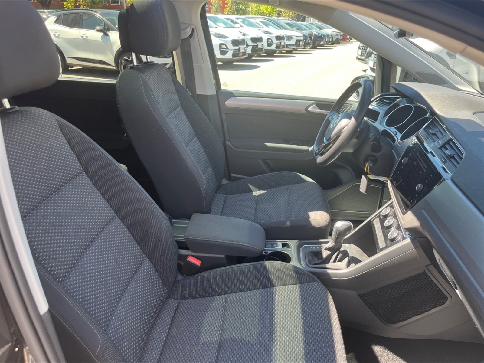 Volkswagen Touran 2.0 tdi business dsg - 9