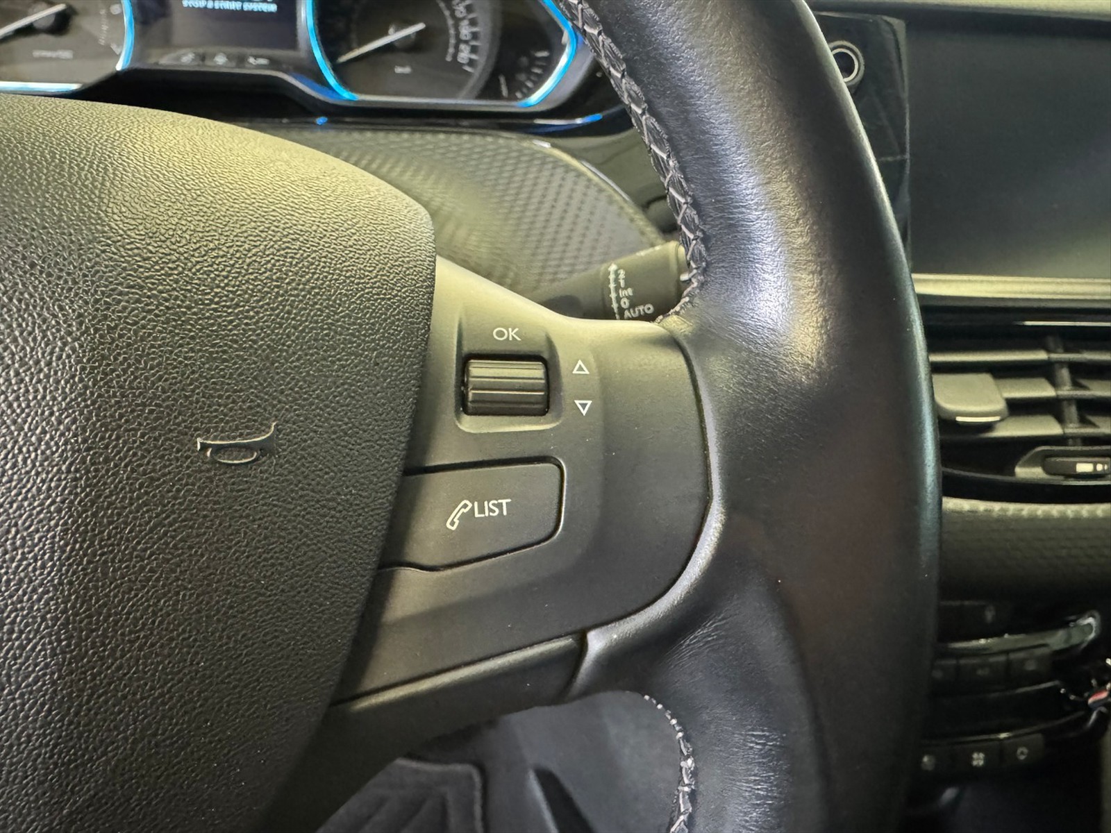Peugeot 2008 1.2 puretech t allure s&s 110cv eat6 my19 - 17