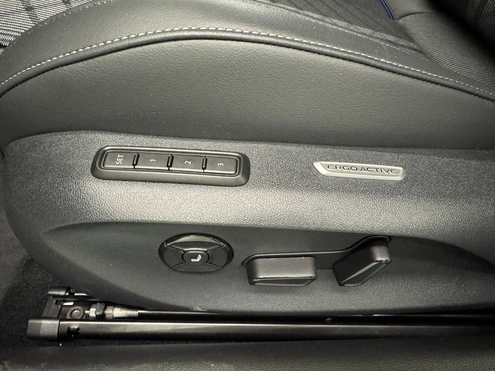 Volkswagen Passat 2.0 tdi scr r-line plus 4motion 193cv dsg - 23