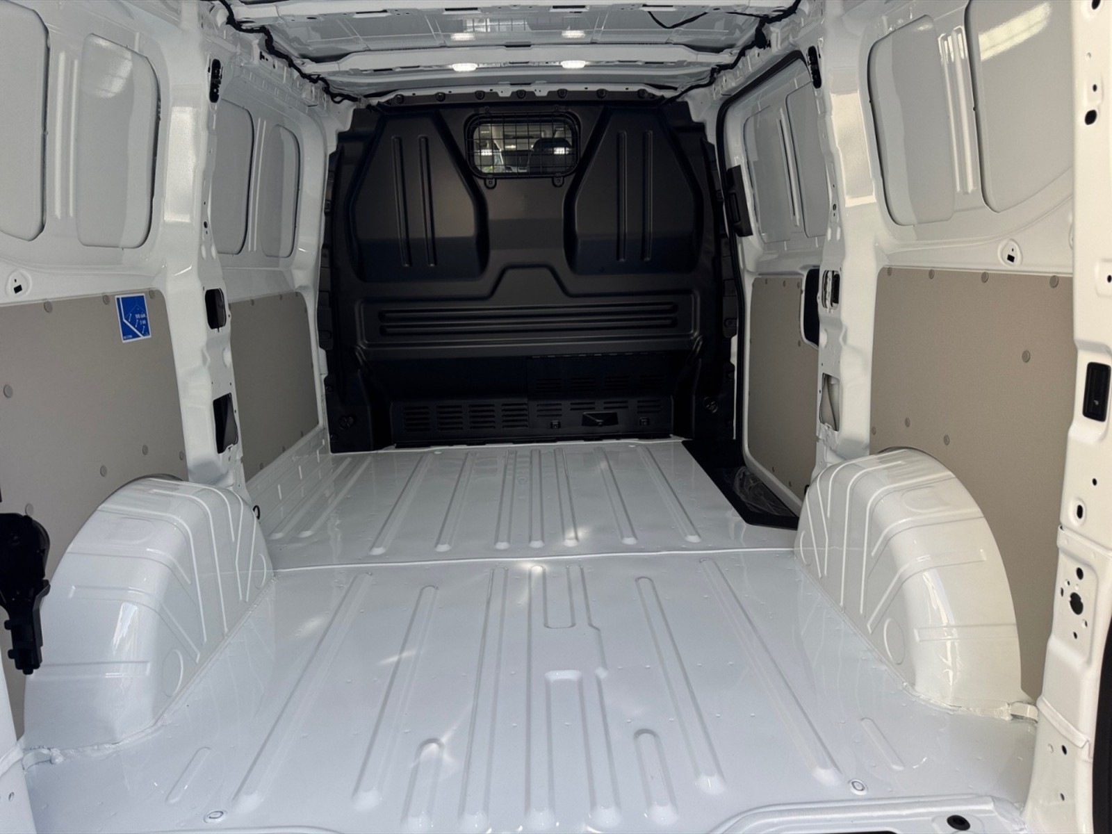 Volkswagen T7 Transporter t7 28 2.0 tdi 150cv l1 - 11