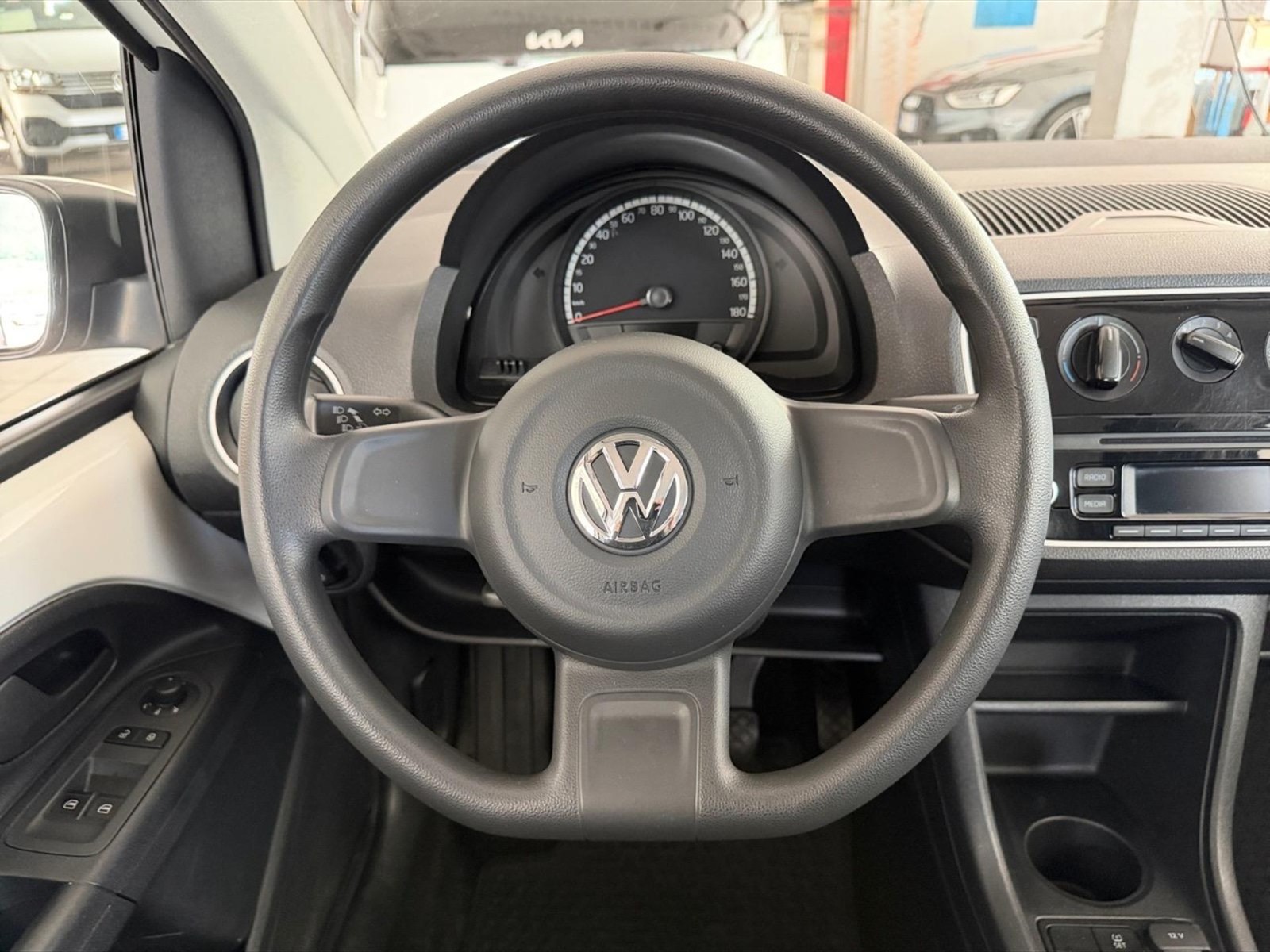 Volkswagen up! 3p 1.0 move 60cv - 8